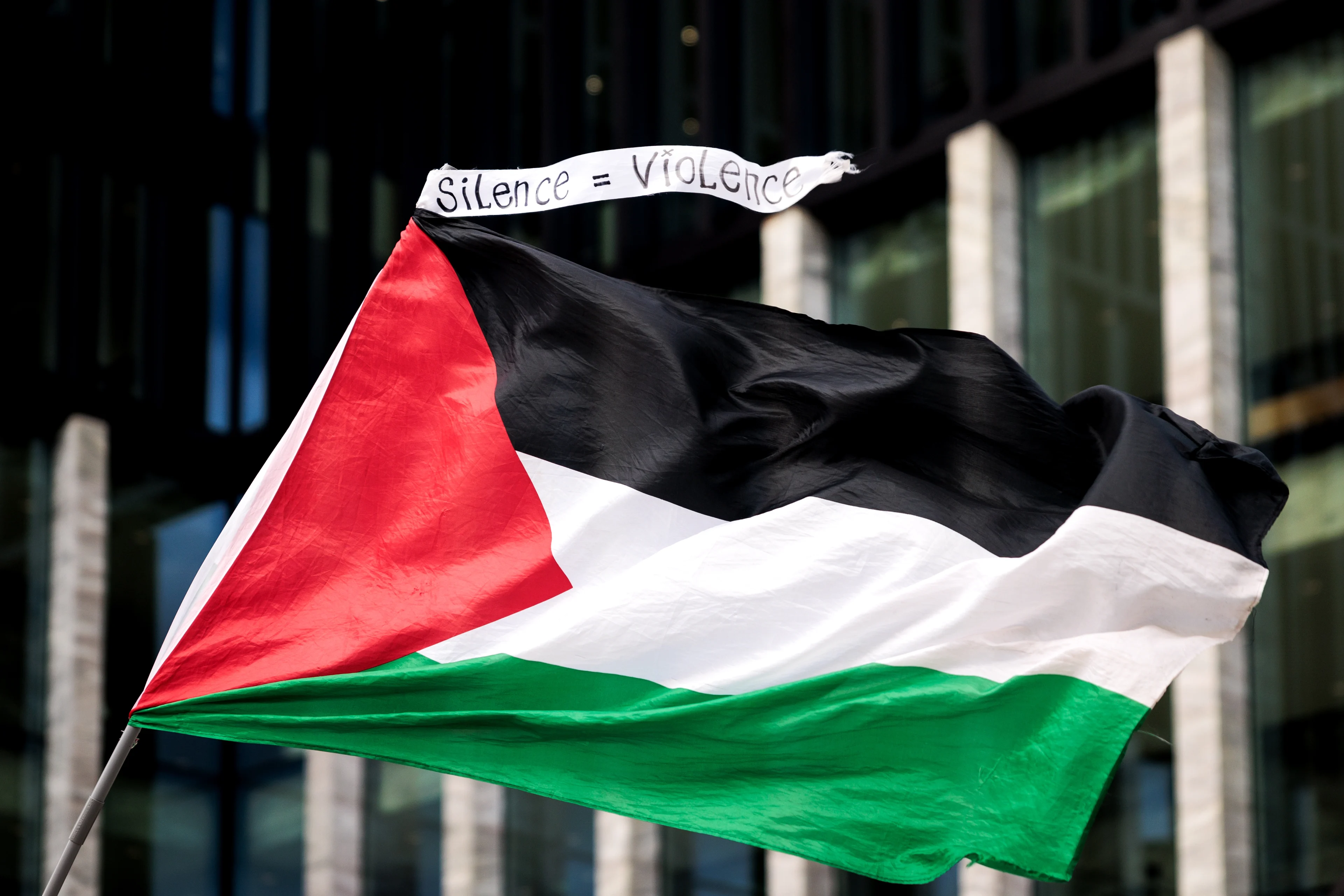 OM: 'Pro-Palestina-activist sluisde miljoenen aan donaties door naar Hamas'