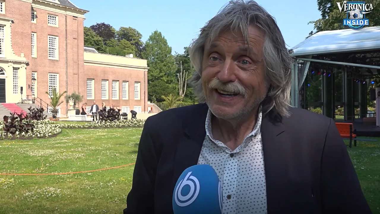 Johan Derksen lacht om boycot Oranjespelers: 'Kan me niet lang genoeg duren!'