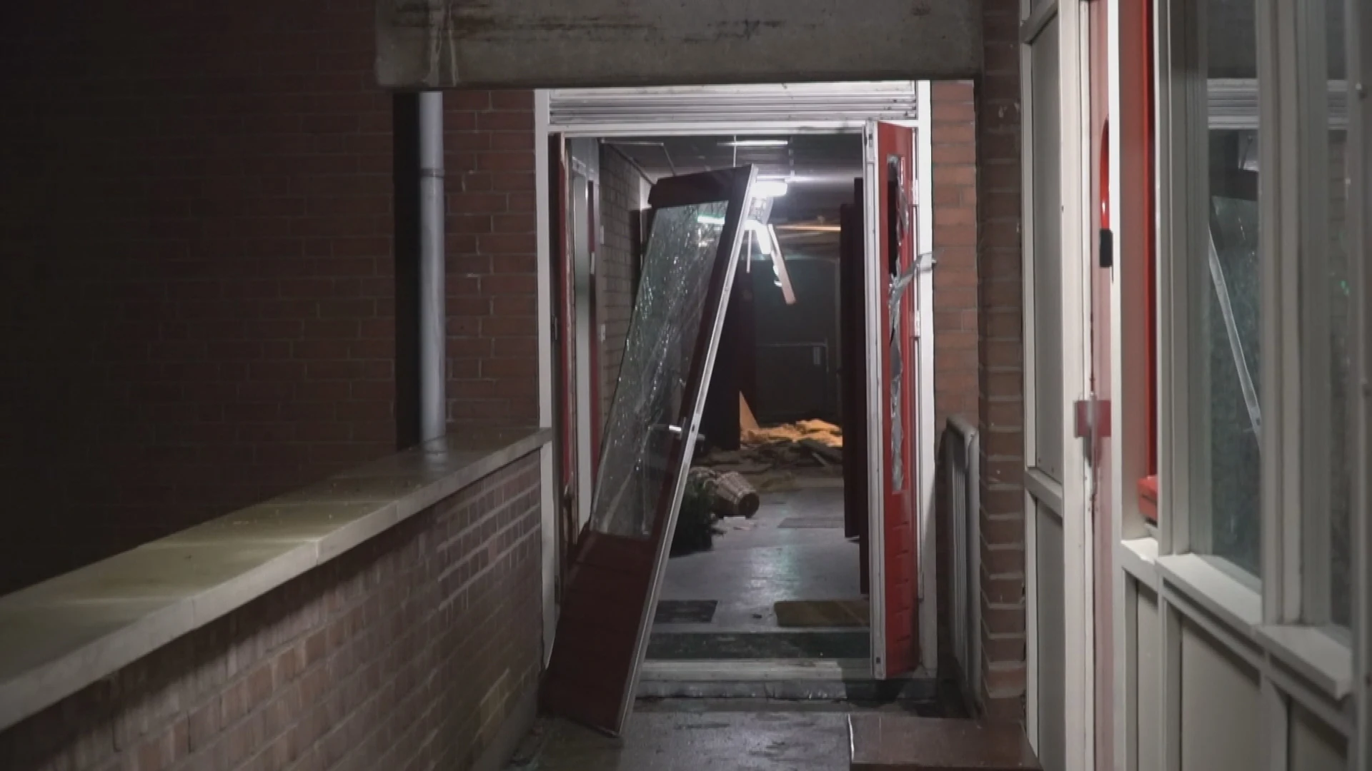 Grote explosie flat Vlaardingen, 'kindje was zich kapot geschrokken'