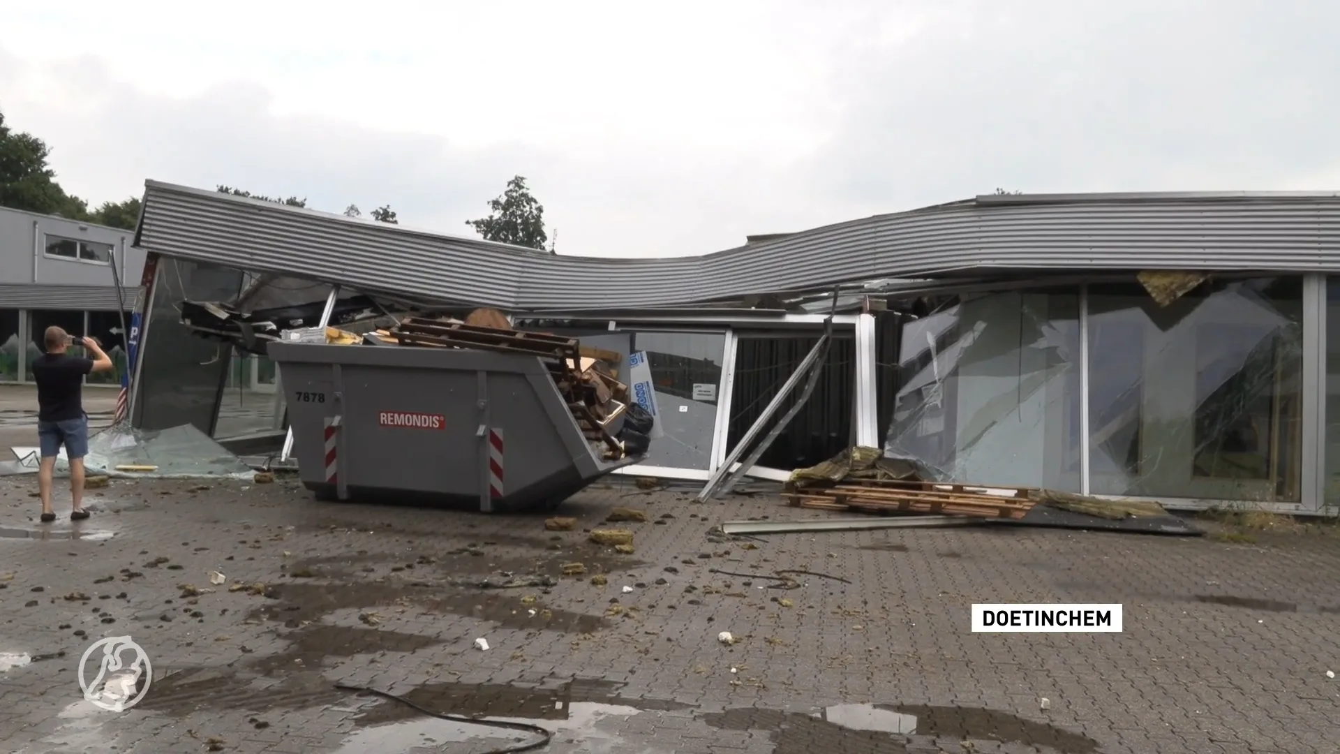 Veel problemen door wateroverlast: gebouw ingestort, straten blank