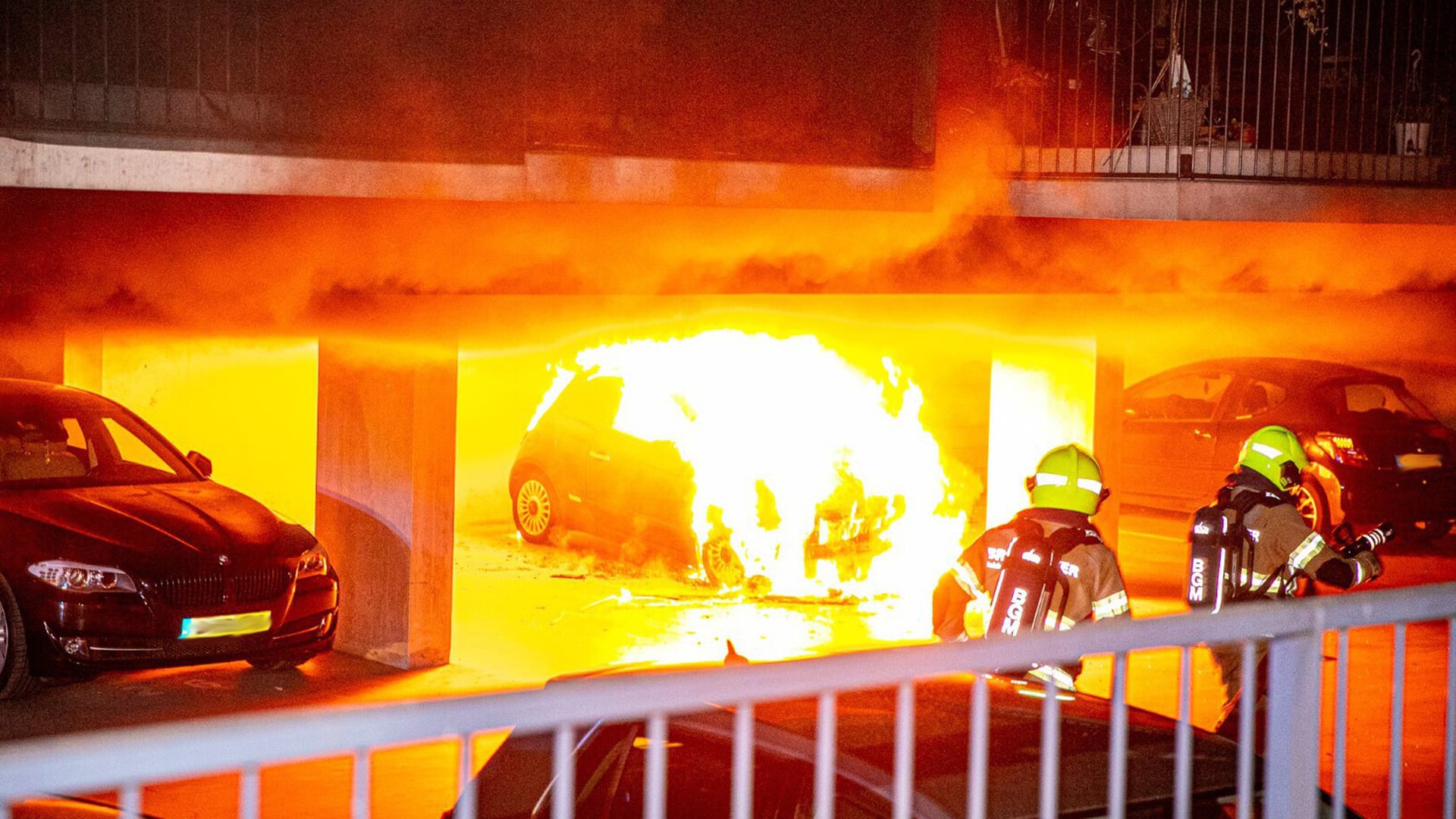 Arnhem opnieuw 'geplaagd' door meerdere autobranden, flat ontruimd