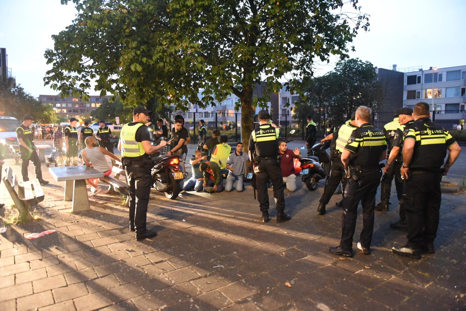 Politie heeft nog geen oplossing gevonden voor rellende jeugd Utrecht en Den Haag