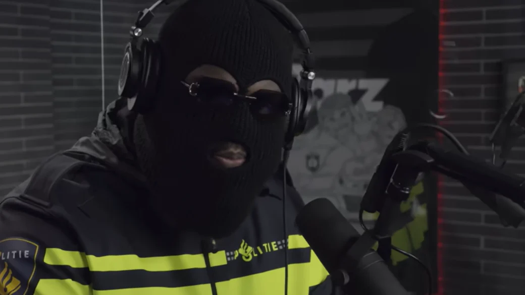 'Politie wil rapvideo offline na misbruik politie-uniform'