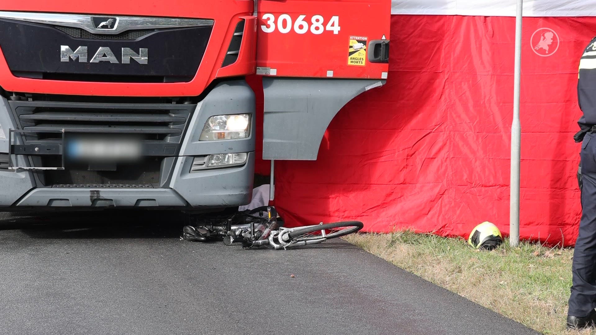 Fietser overleden na ongeval met vrachtwagen in Uden