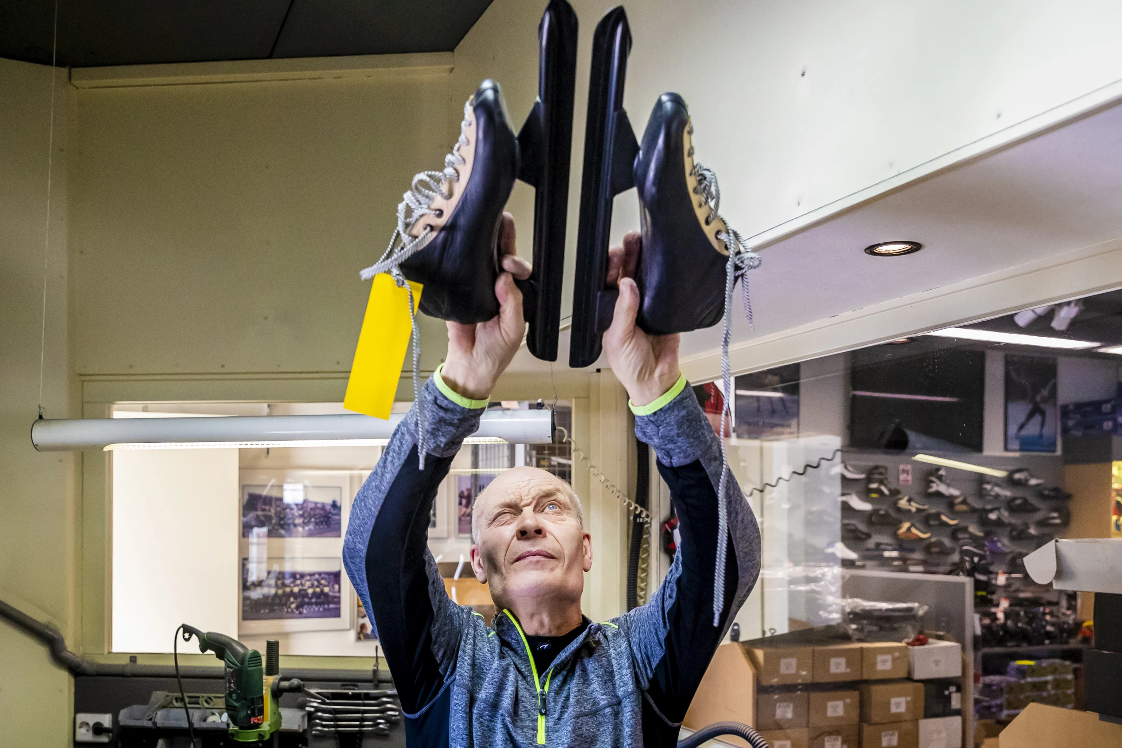 Schaatsenslijpers bereiden zich voor op drukte dankzij vrieskou