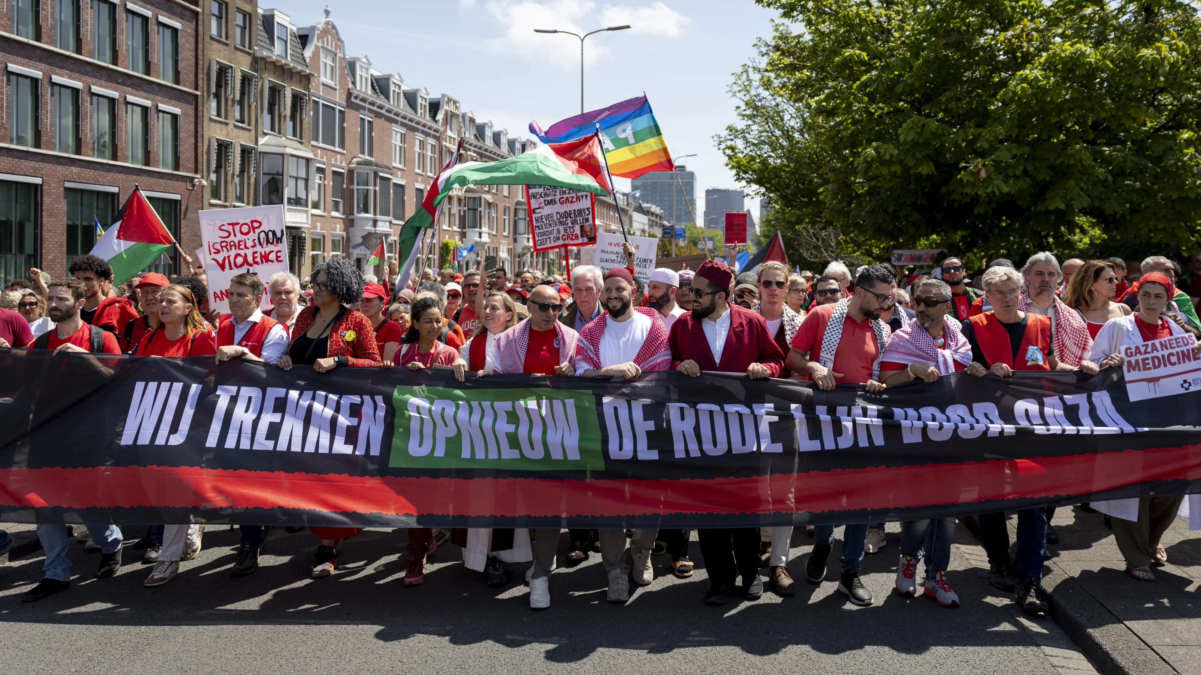 150.000 deelnemers aan Rode Lijn-protest, lopen in mars naar Vredespaleis