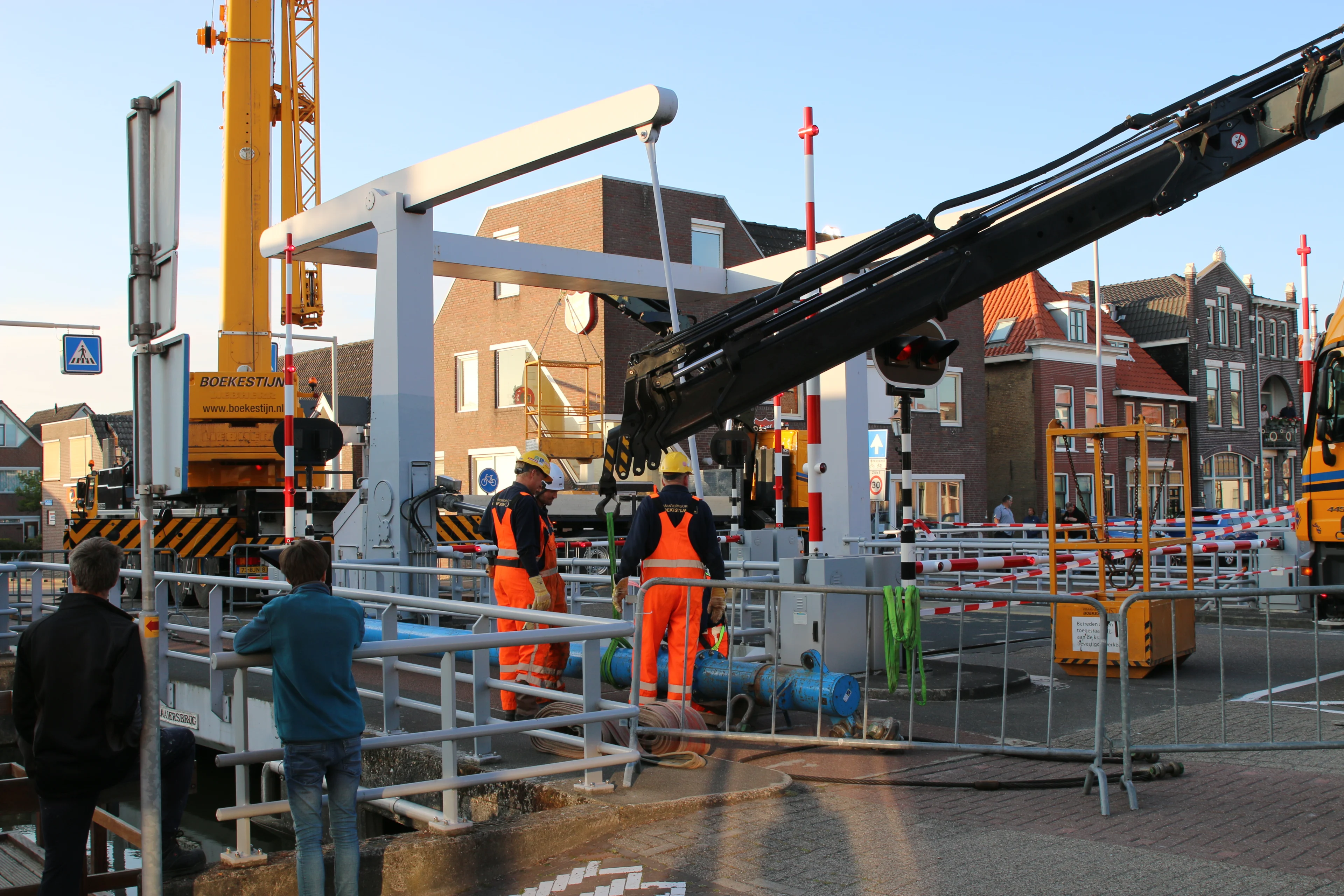 Gemeente Maassluis onderzoekt plotseling inklappen brug in centrum