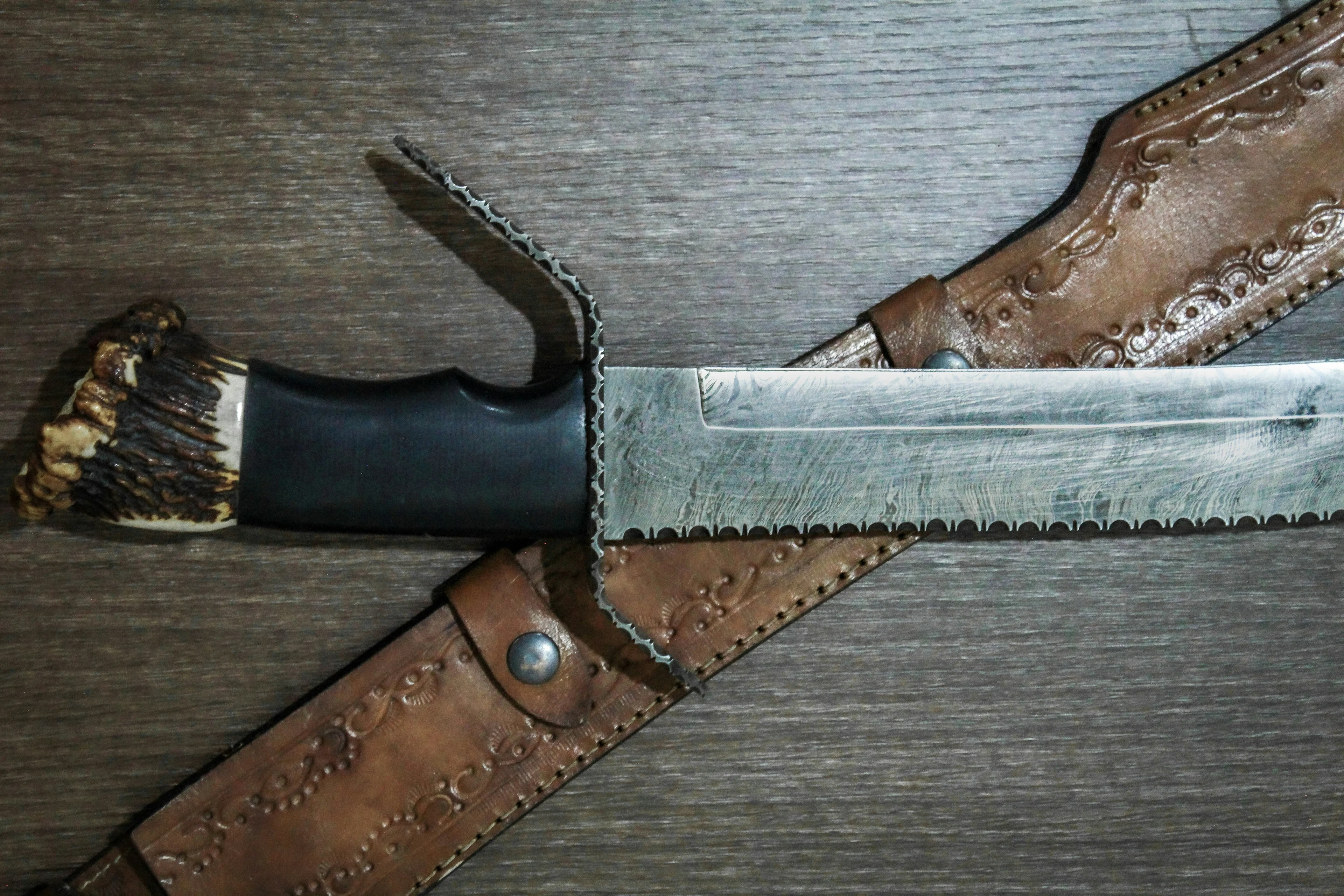 Drama ‘Nederlands gezin’ in Zweden, man doodt vrouw met gigantisch zwaard