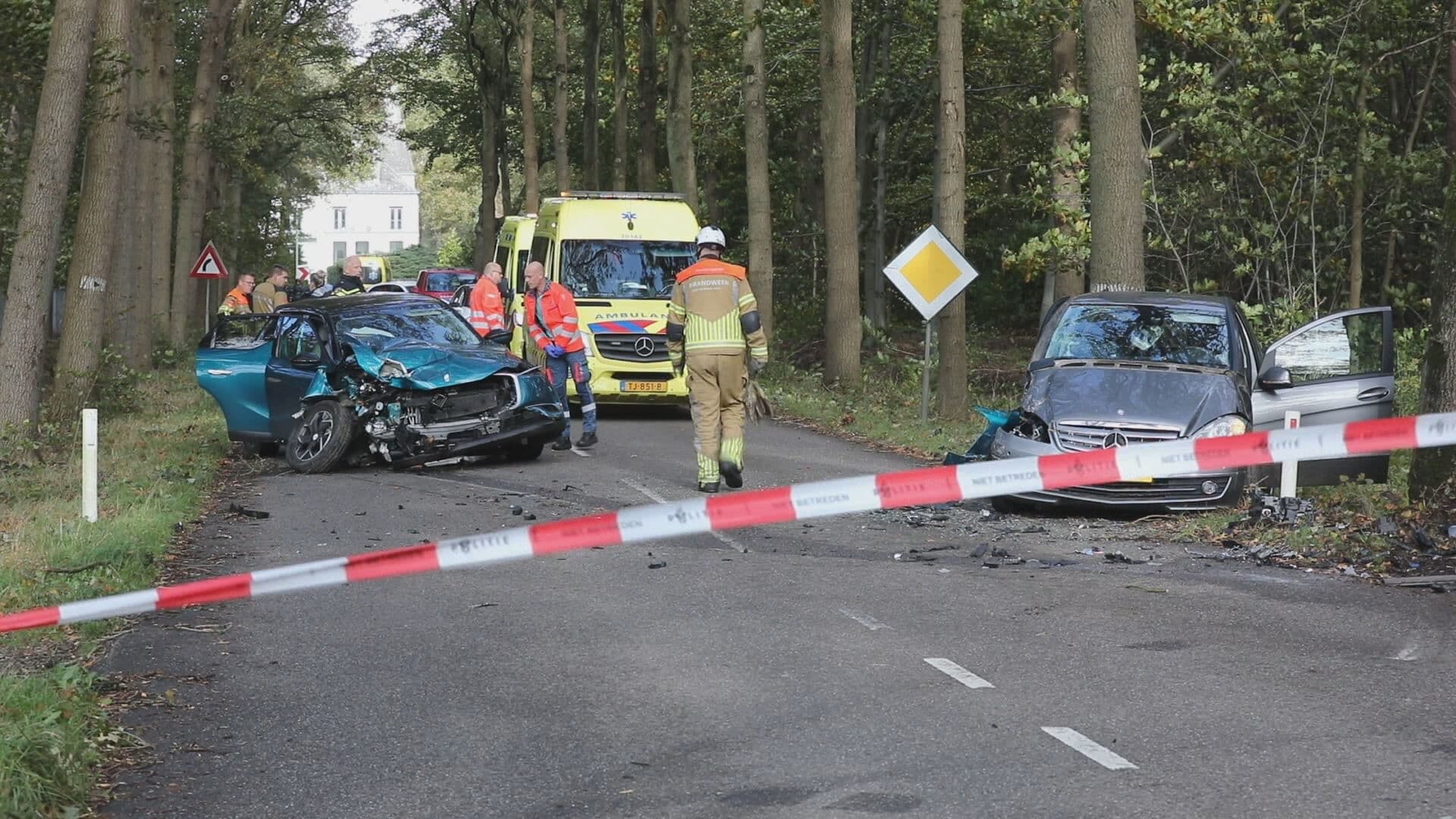 Drie personen, 'waaronder kind', gewond na ongeluk in Wouwse Plantage