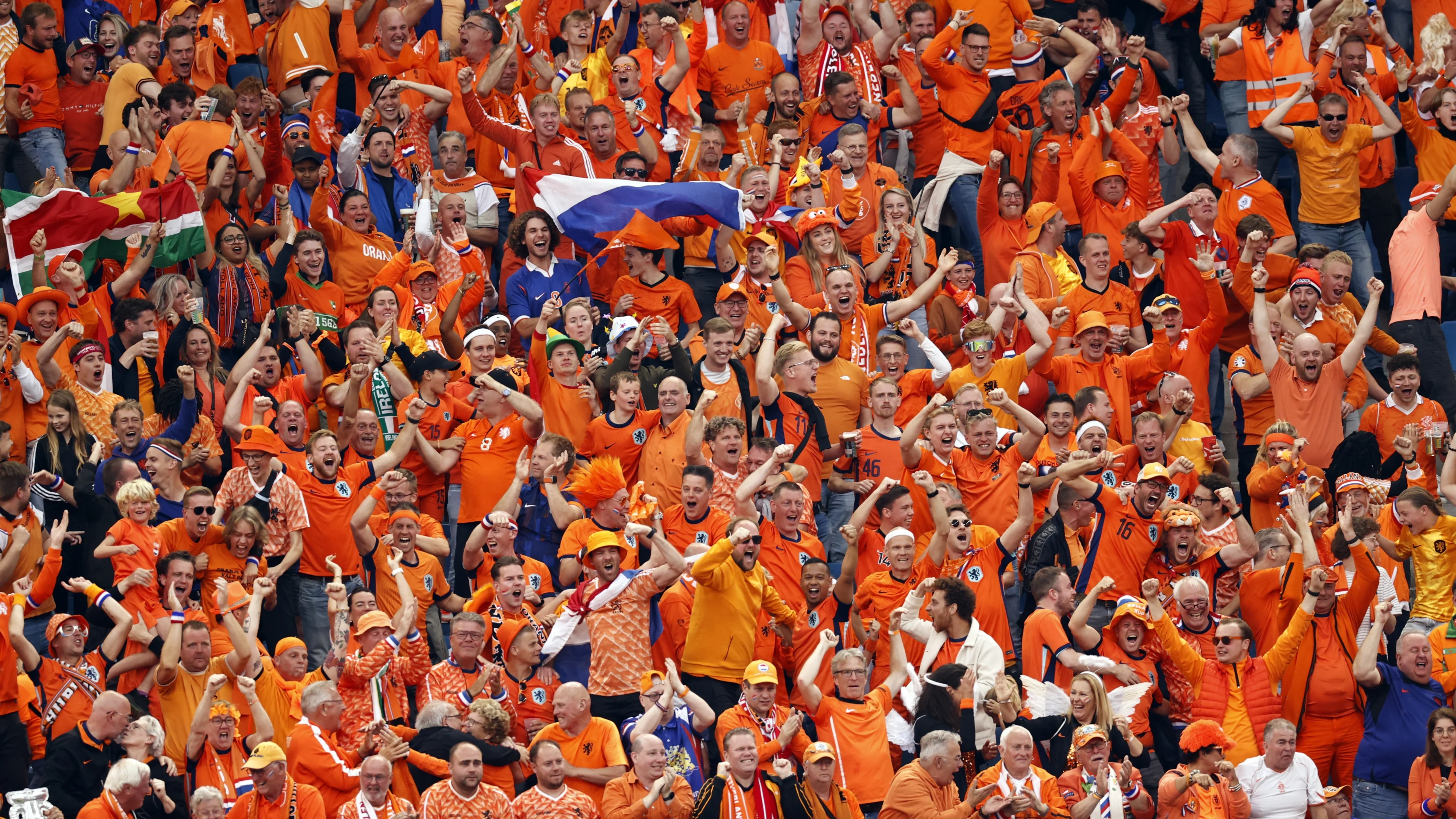 Cody Gakpo brengt Nederland weer op gelijkspel tegen Polen