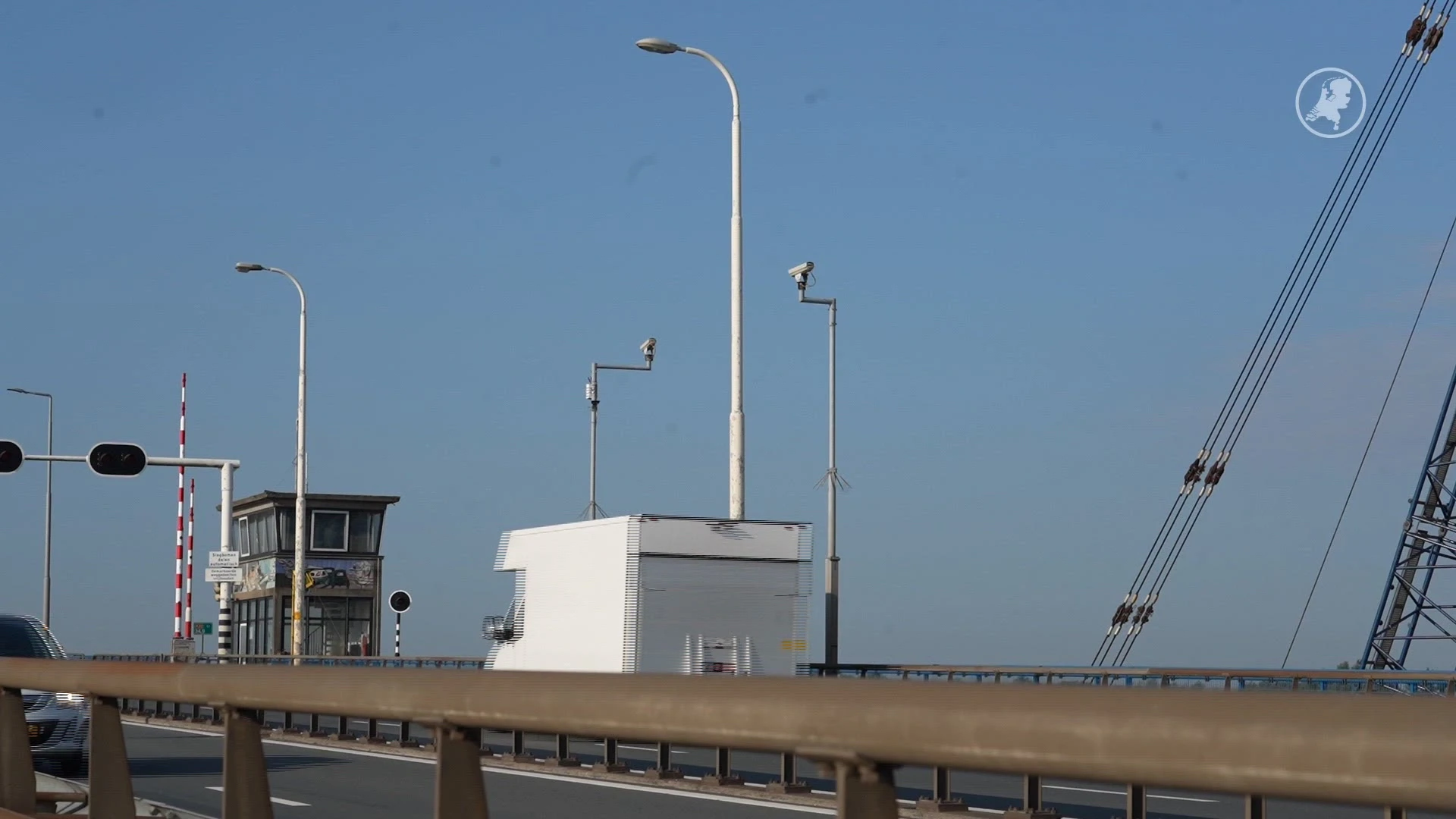 Eerste camera geplaats op Merwedebrug om vrachtverbod te handhaven