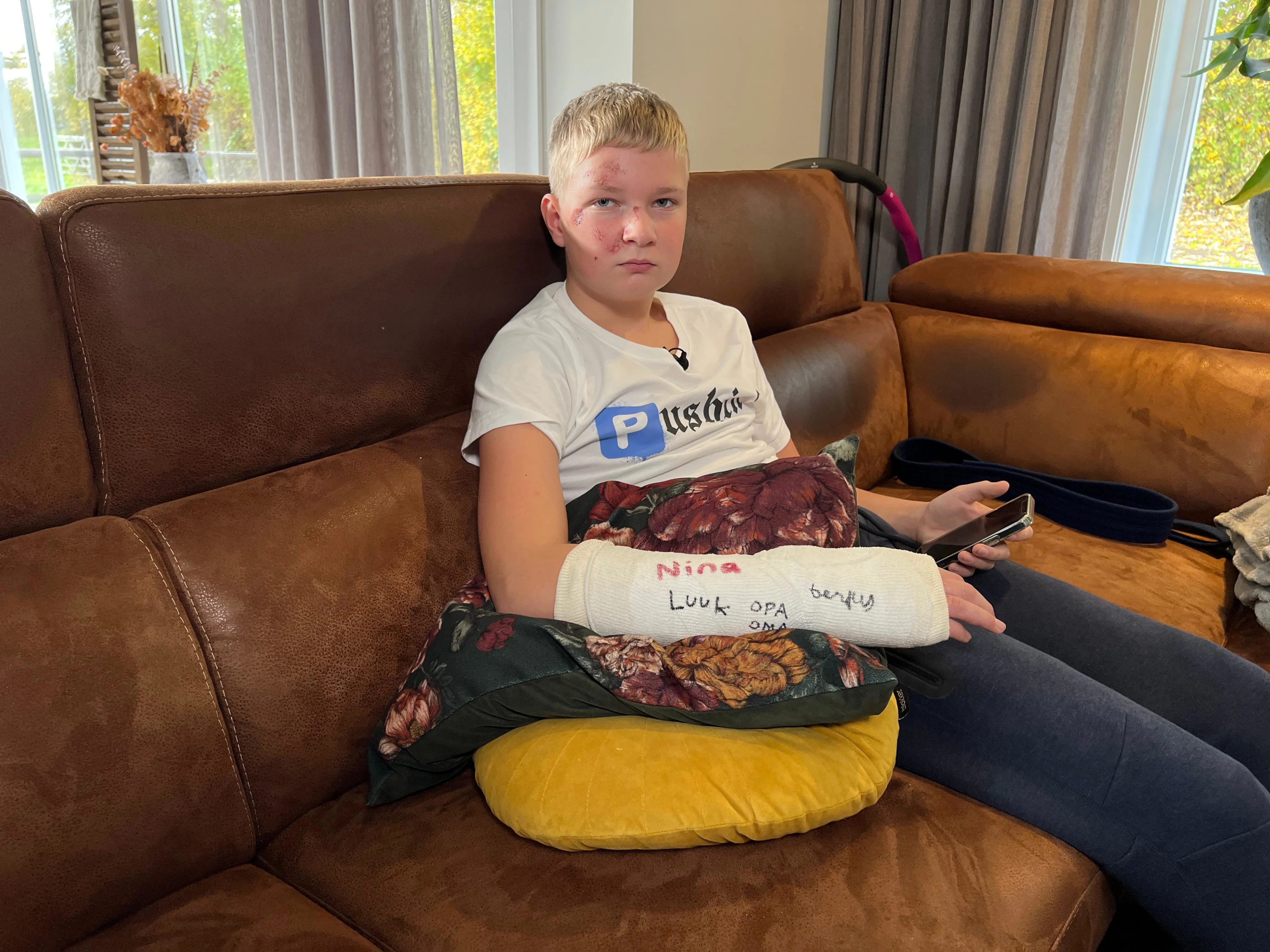 Christiaan (14) omvergereden door scooter, vader Geert laaiend: 'Ik zag meteen dat het foute boel was'
