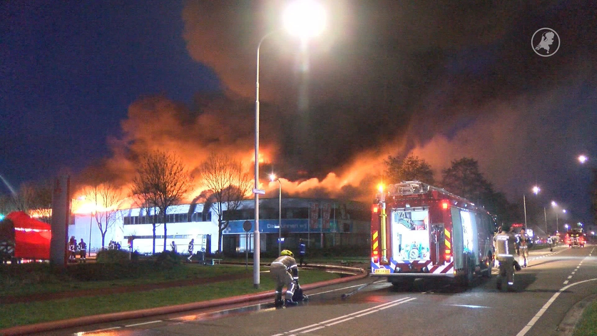Goes geteisterd door loodsbrand: brandweer al sinds zaterdag in actie
