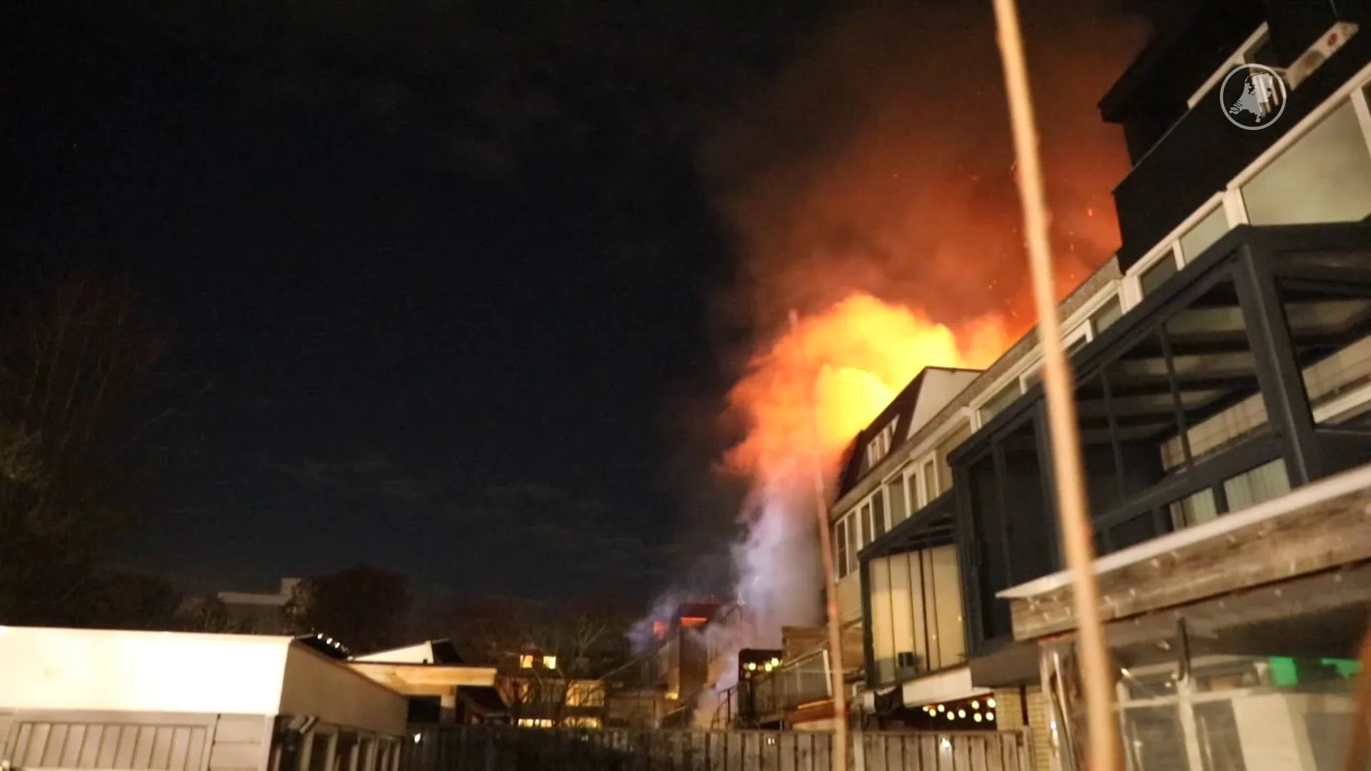 Grote brand legt woning in Soest in puin
