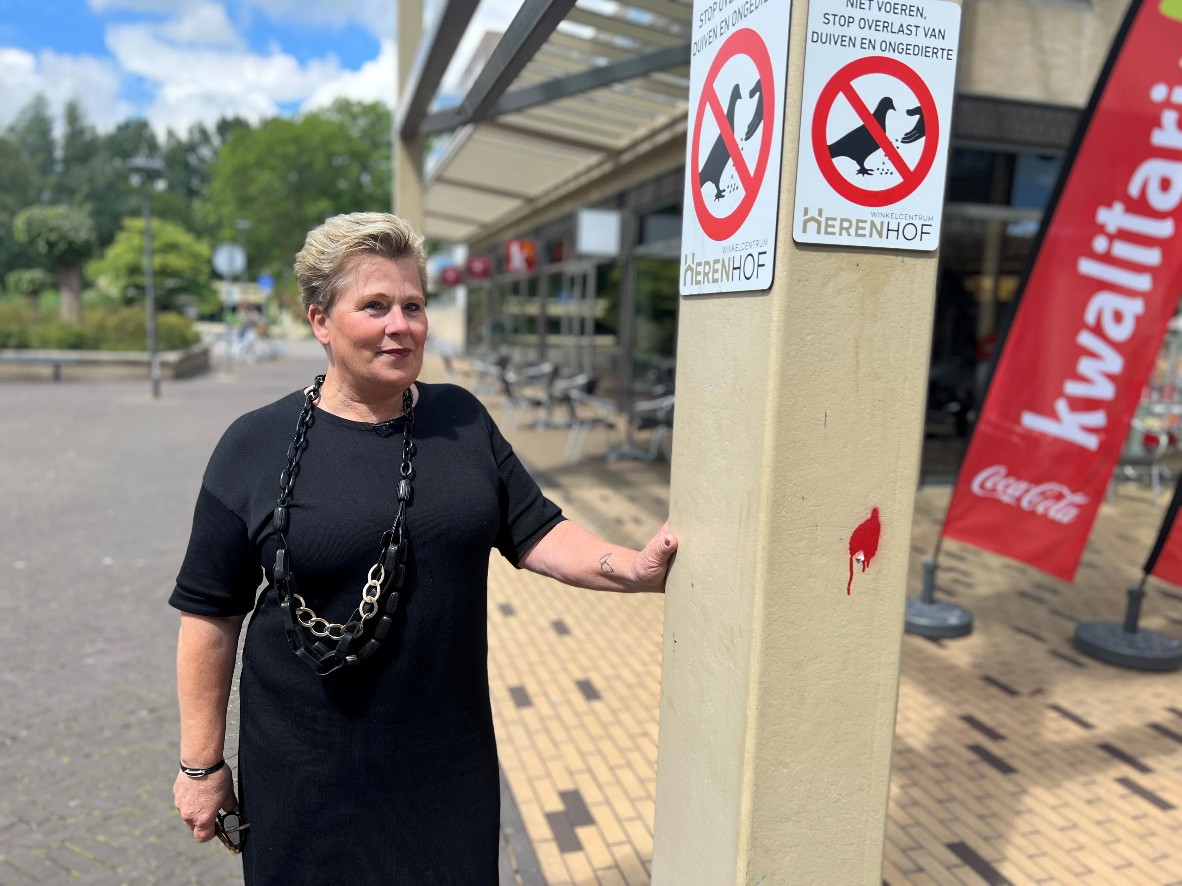 Winkeliers Alphen worden 'schijtziek' van poepende duiven: 'We zijn de Dam niet!'