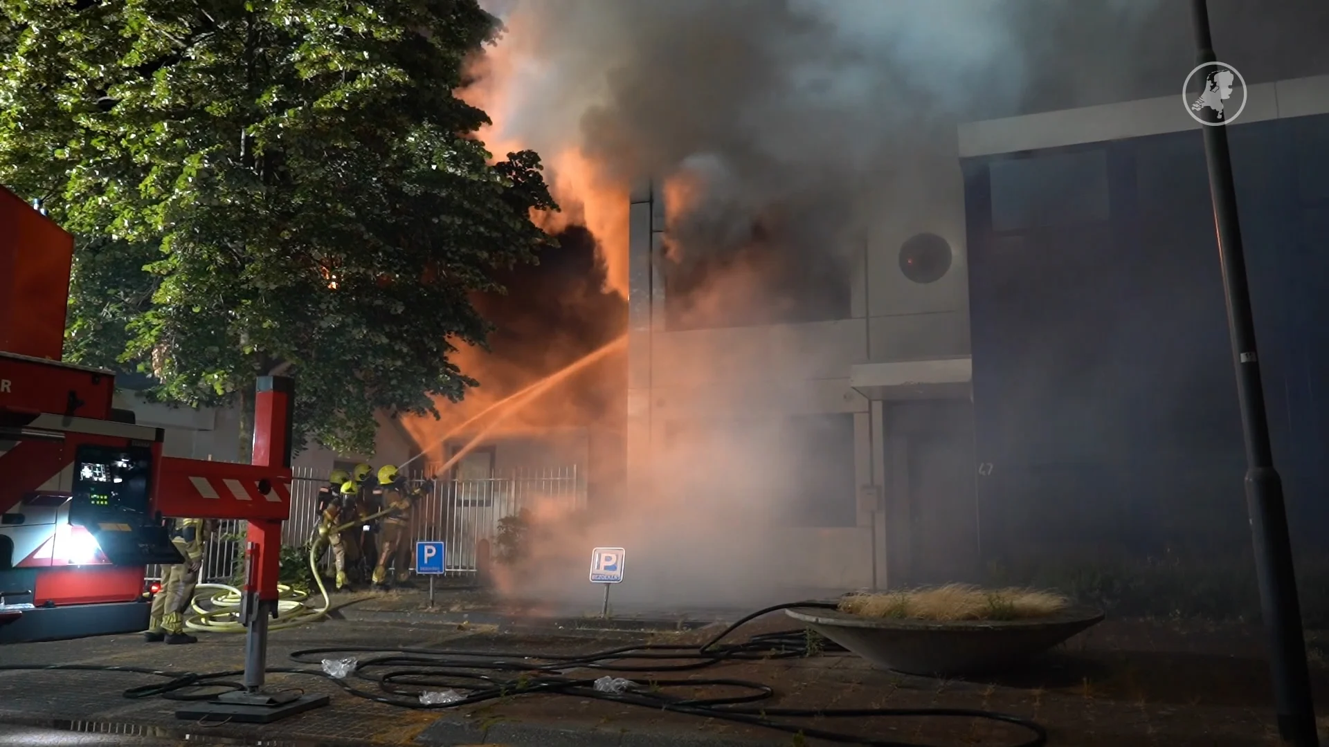 Gewonde bij zeer grote brand Oosterhout