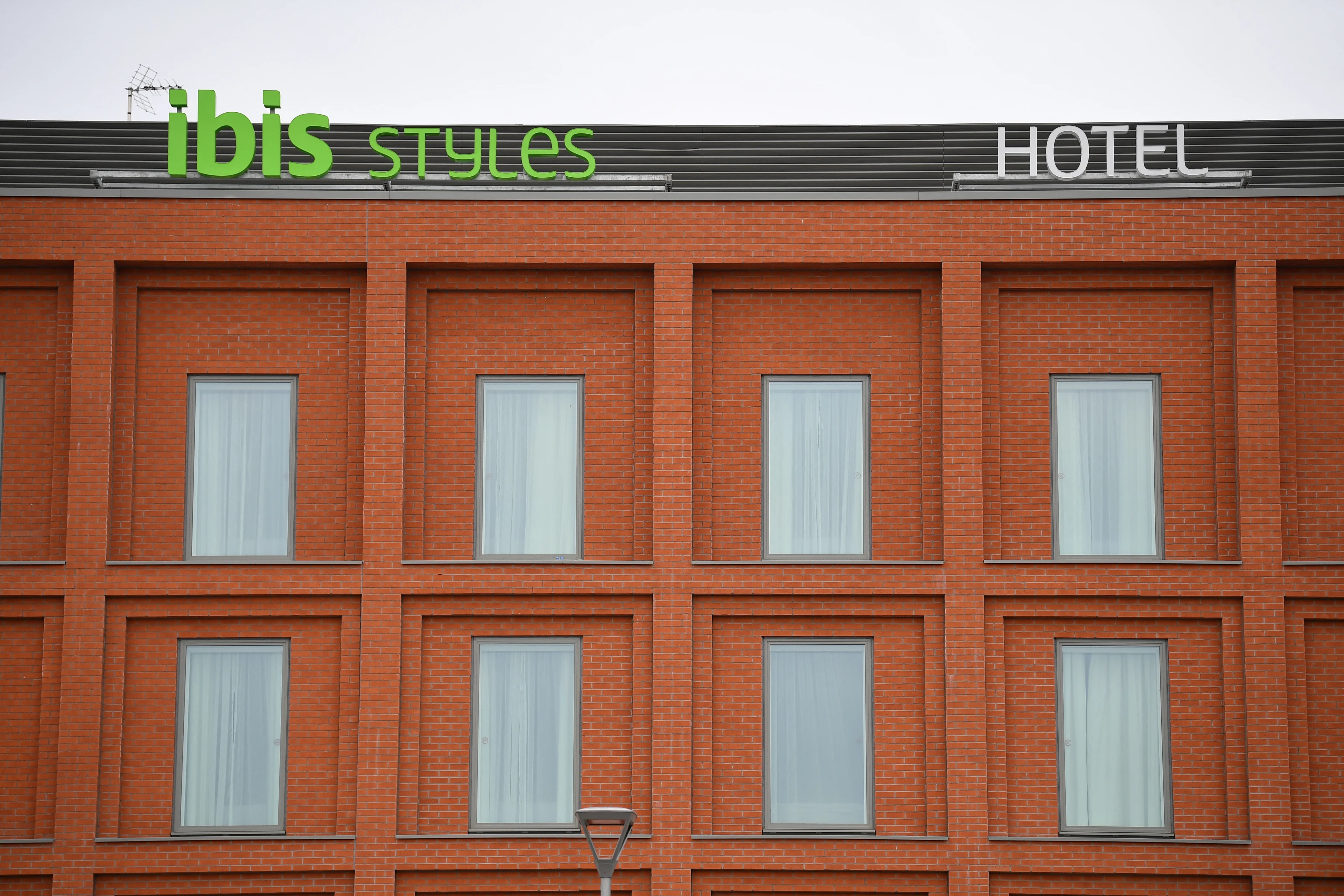 3,50 euro per kamer: uitbuiting van schoonmakers in Ibis Hotel