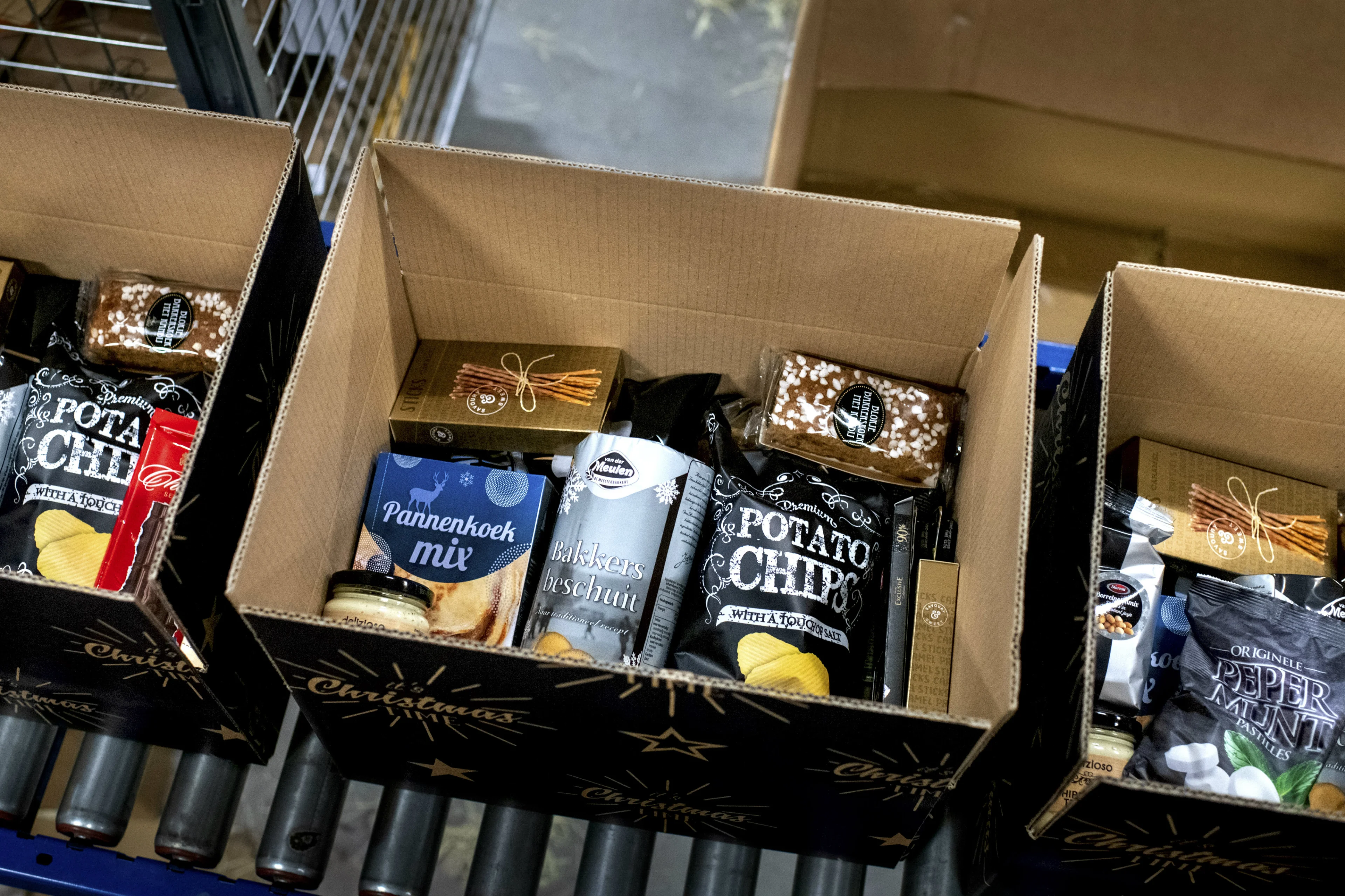 Kerstpakket dit jaar groter door corona: 'Werkgevers zetten stapje extra'