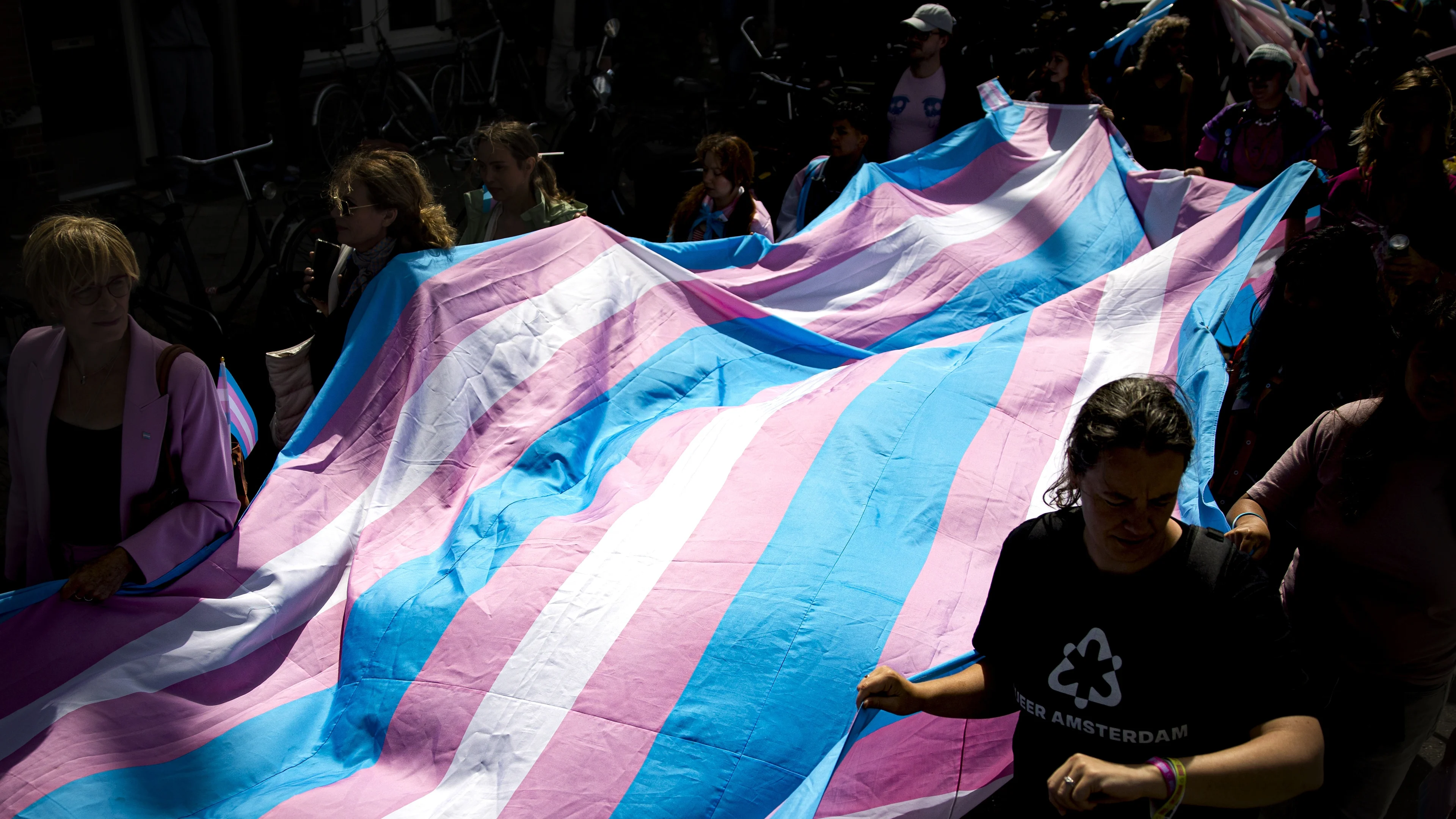 Crisis in transgenderzorg: jarenlange wachttijd en verergerende mentale problemen