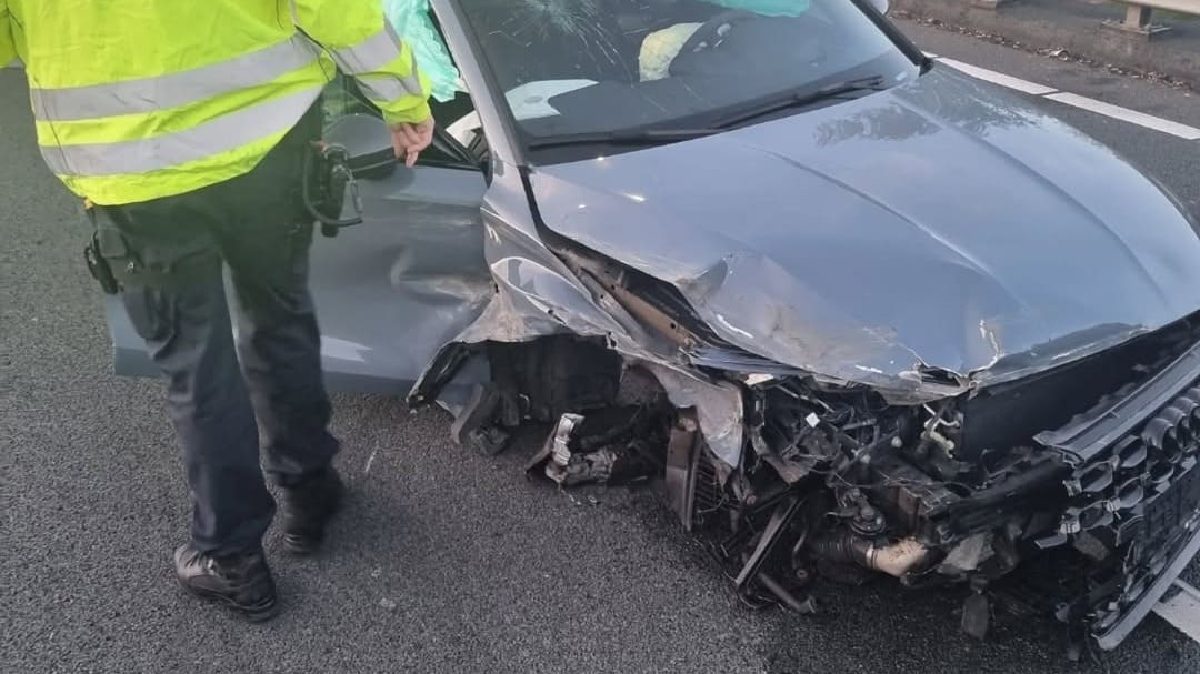 Bestuurder vlucht na crash met gehuurde Audi op A10: 'Lachgas maakt meer kapot dan je lief is' 