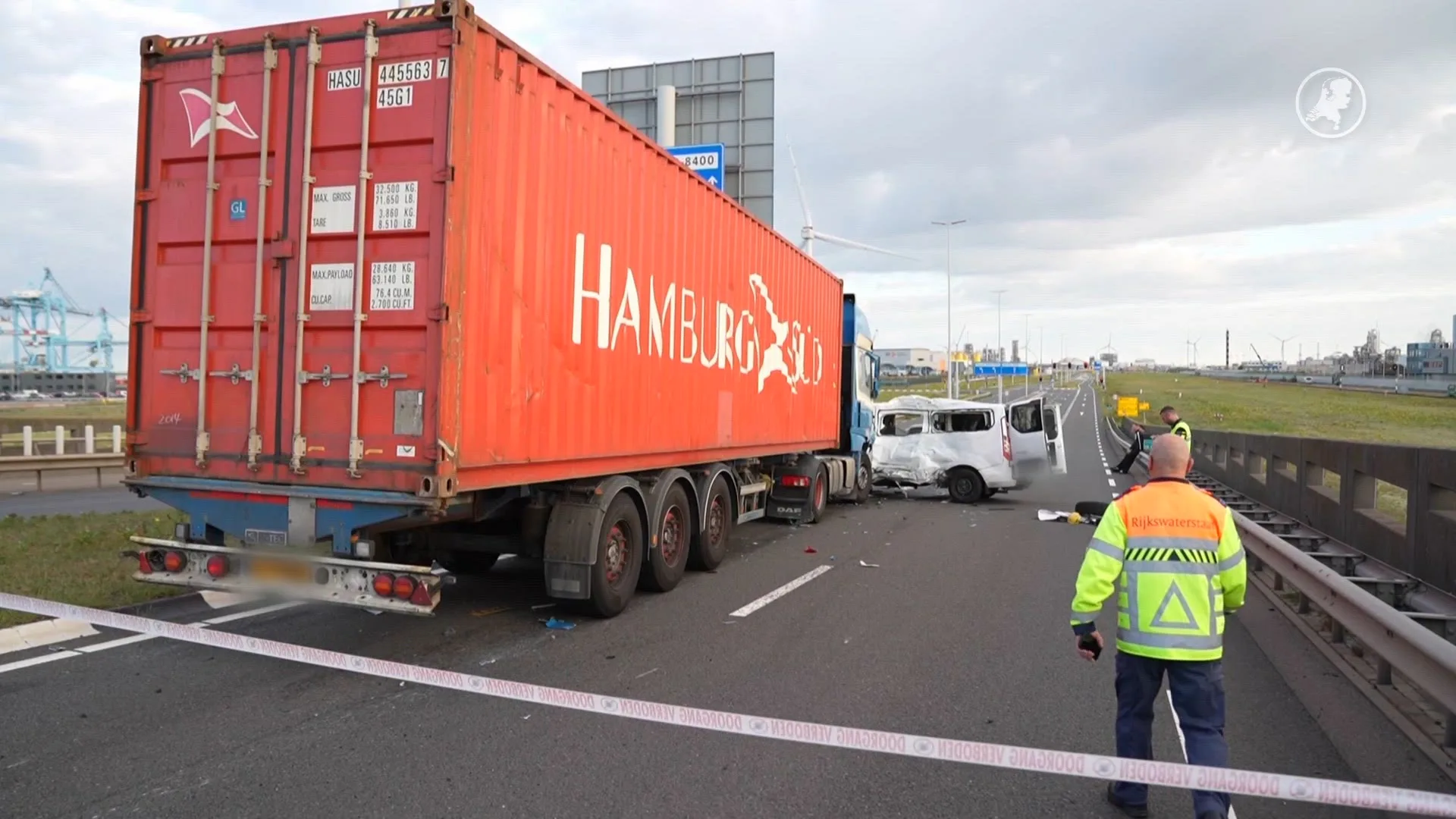 Vier gewonden bij botsing met vrachtwagen op Maasvlakte