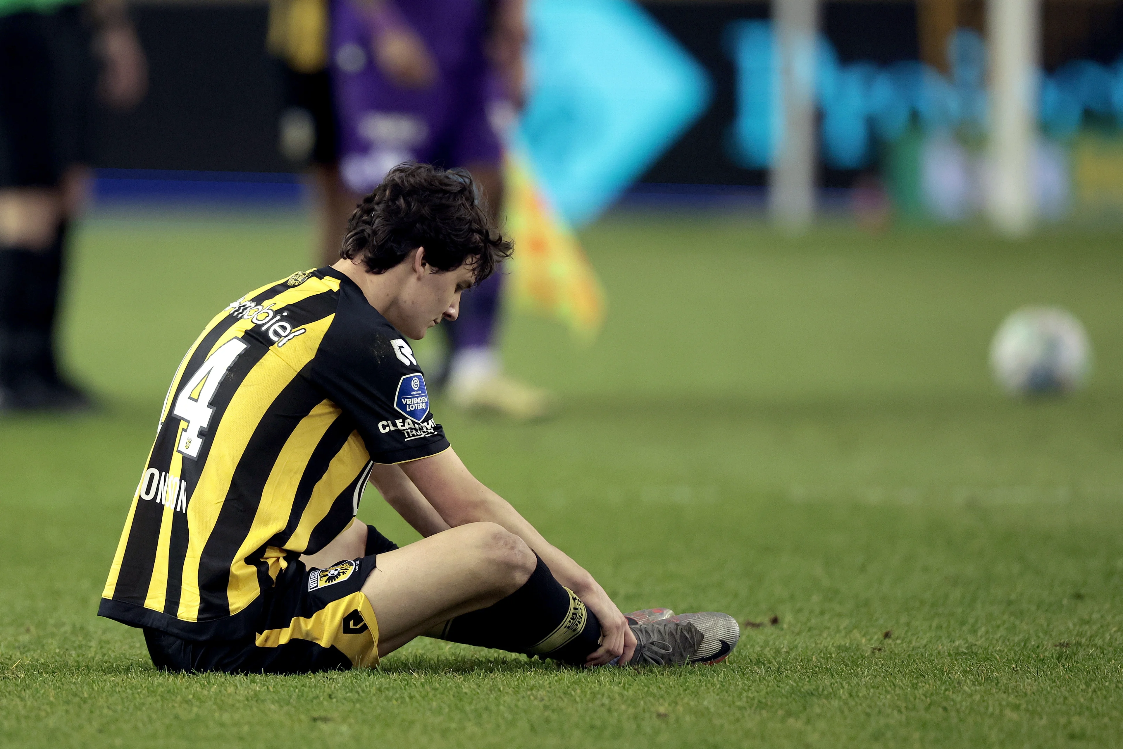 Vitesse aan rand van afgrond: 'Voortbestaan club serieus bedreigd'