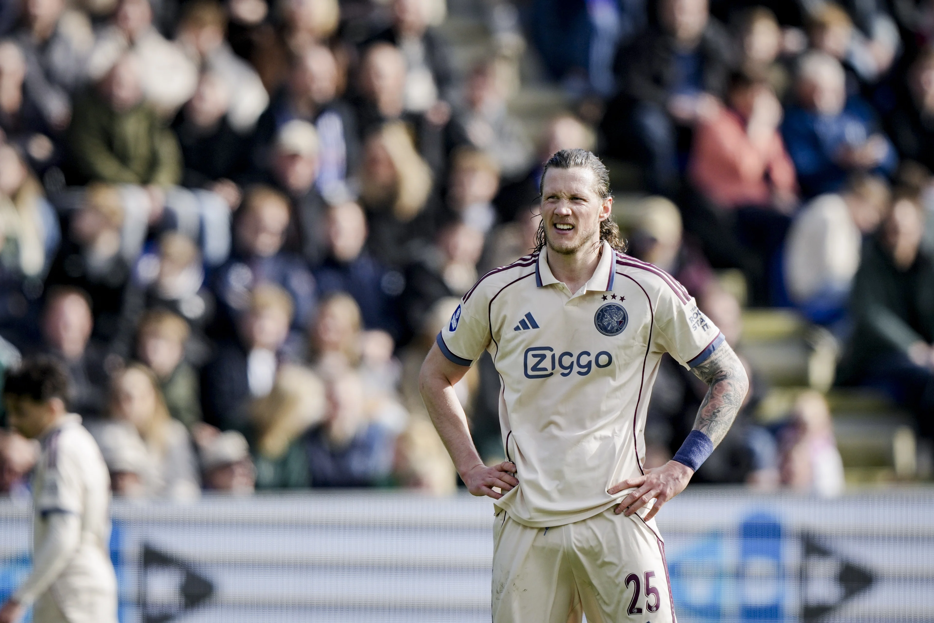 Koploper PSV profiteert van misstappen concurrentie en kan titel nu al ruiken