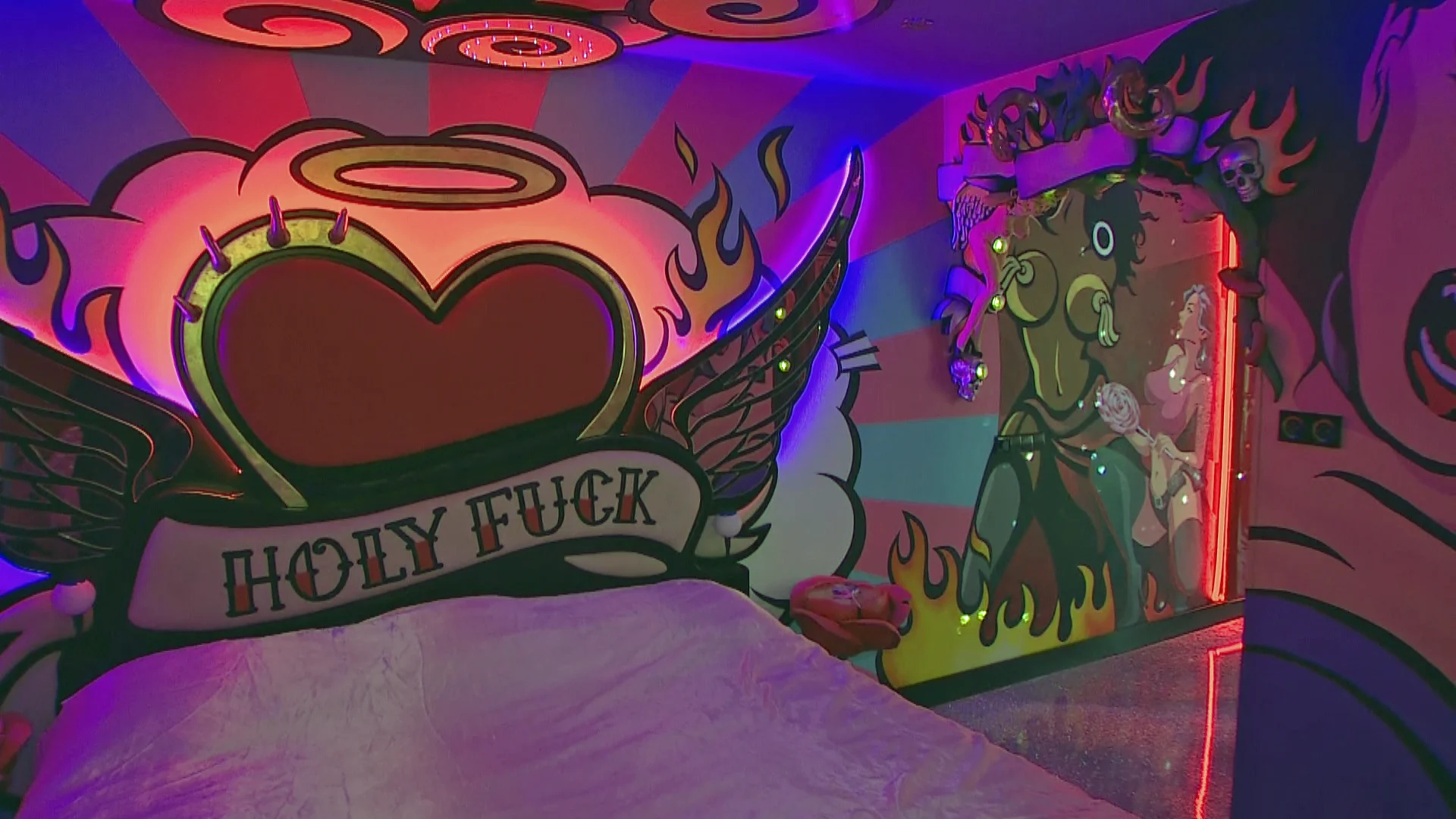 Dit 'seksappartement' gaat hard op Funda: 'Mensen kunnen nou eenmaal slecht tegen blote tieten'