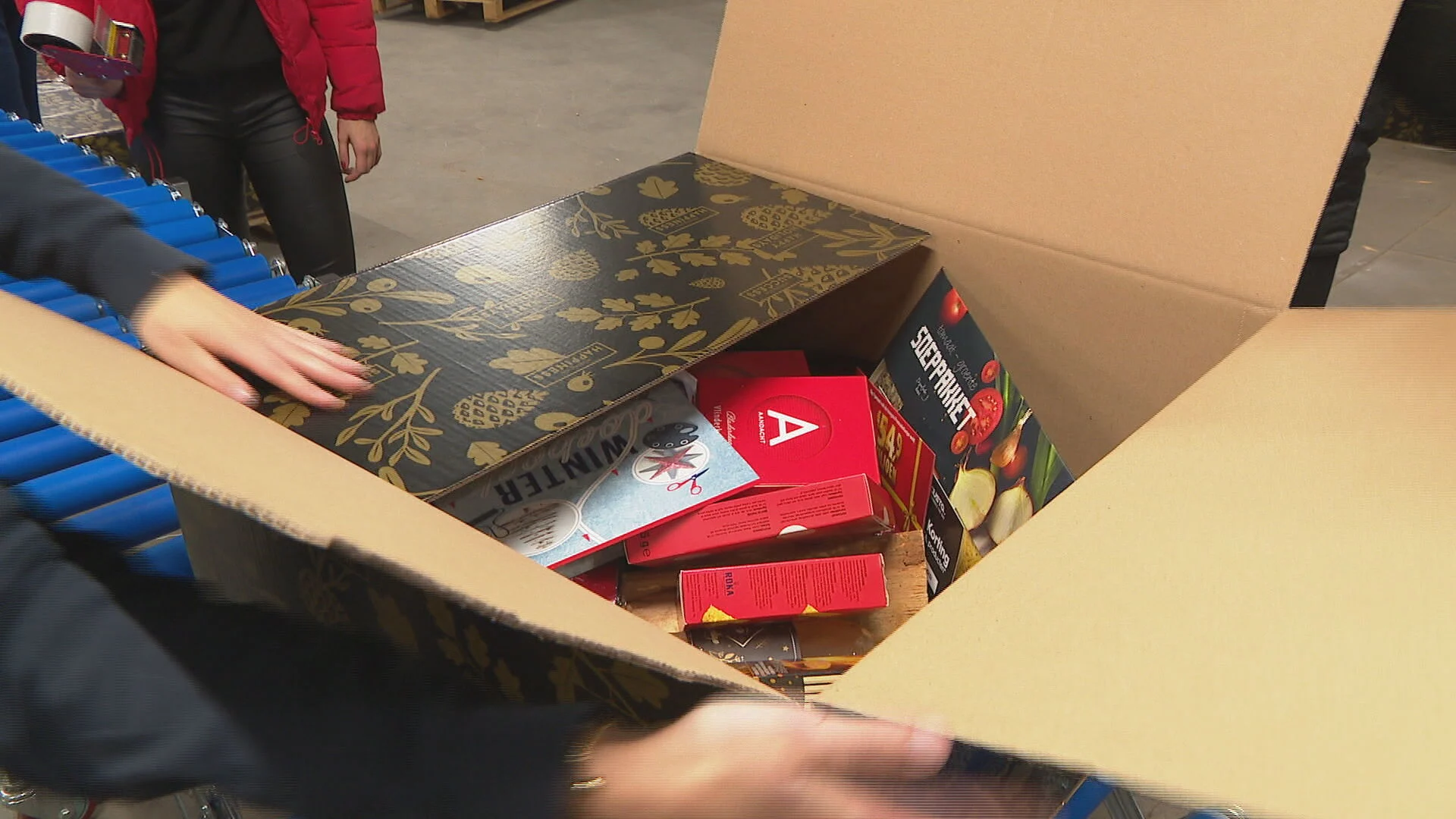 Dit jaar geen sinterklaasfeest of kerstborrel, maar wél groter kerstpakket