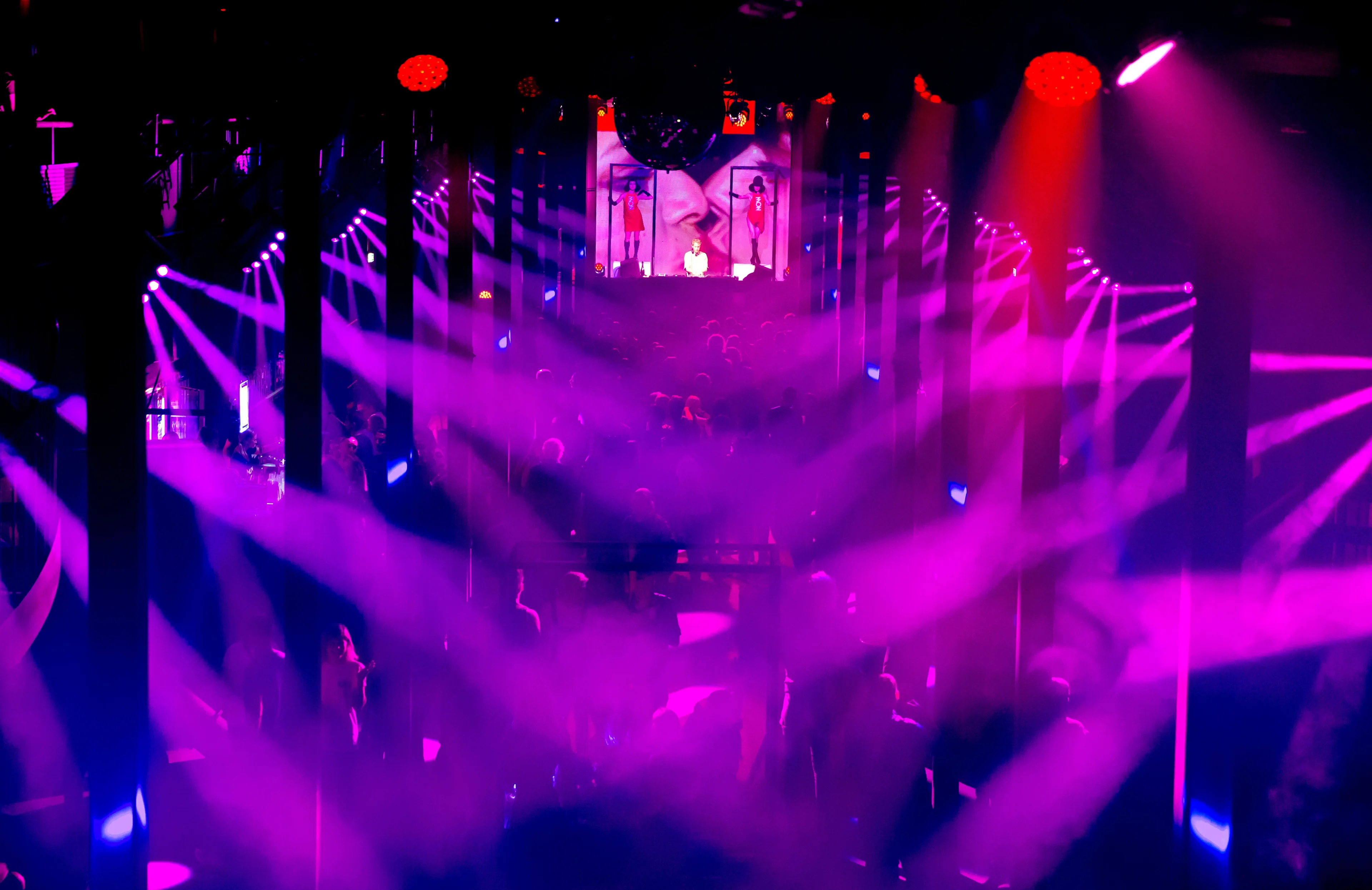 Jongeman (19) overlijdt door drugs op technofeest in Rotterdam