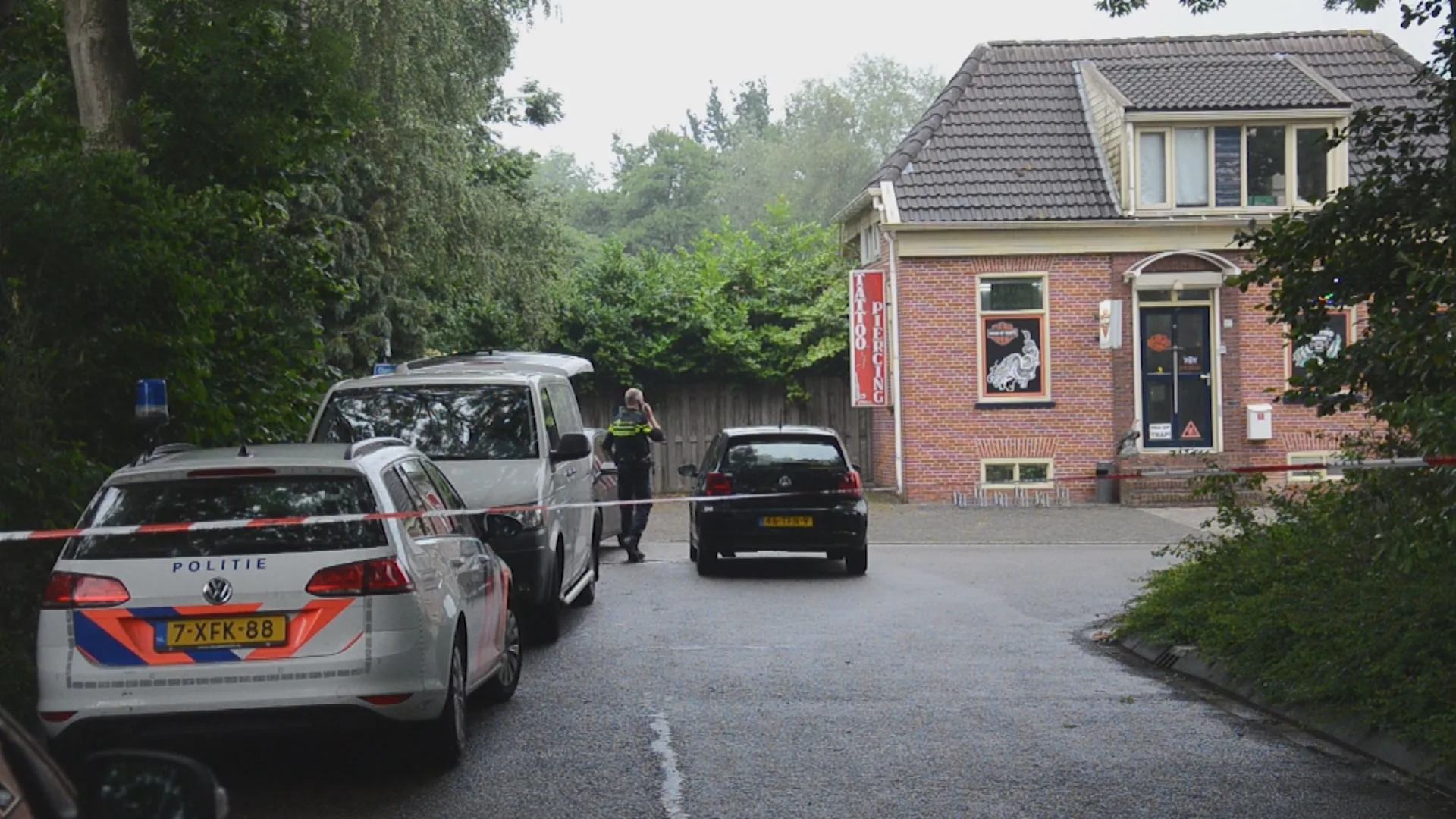 Politie vindt jachtgeweren, revolvers, kruisboog én granaat bij inval in Stadskanaal