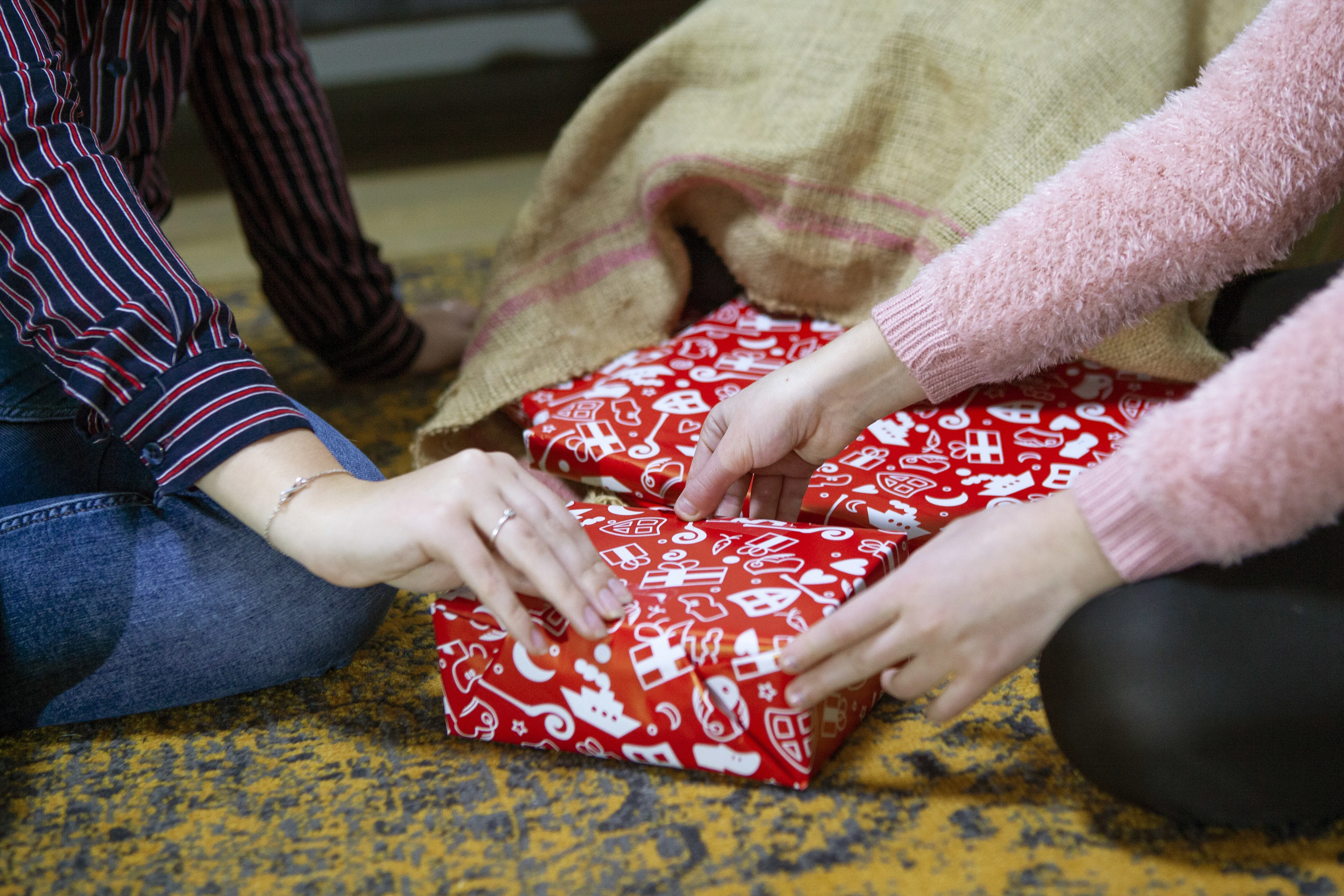 Onverlaten plunderen Sinterklaascadeautjes voor de deur van Hannah