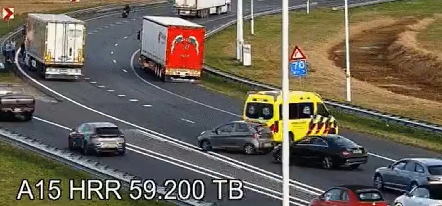 Woede om rood kruis-negeerders: ambulance moet eerst verkeer regelen