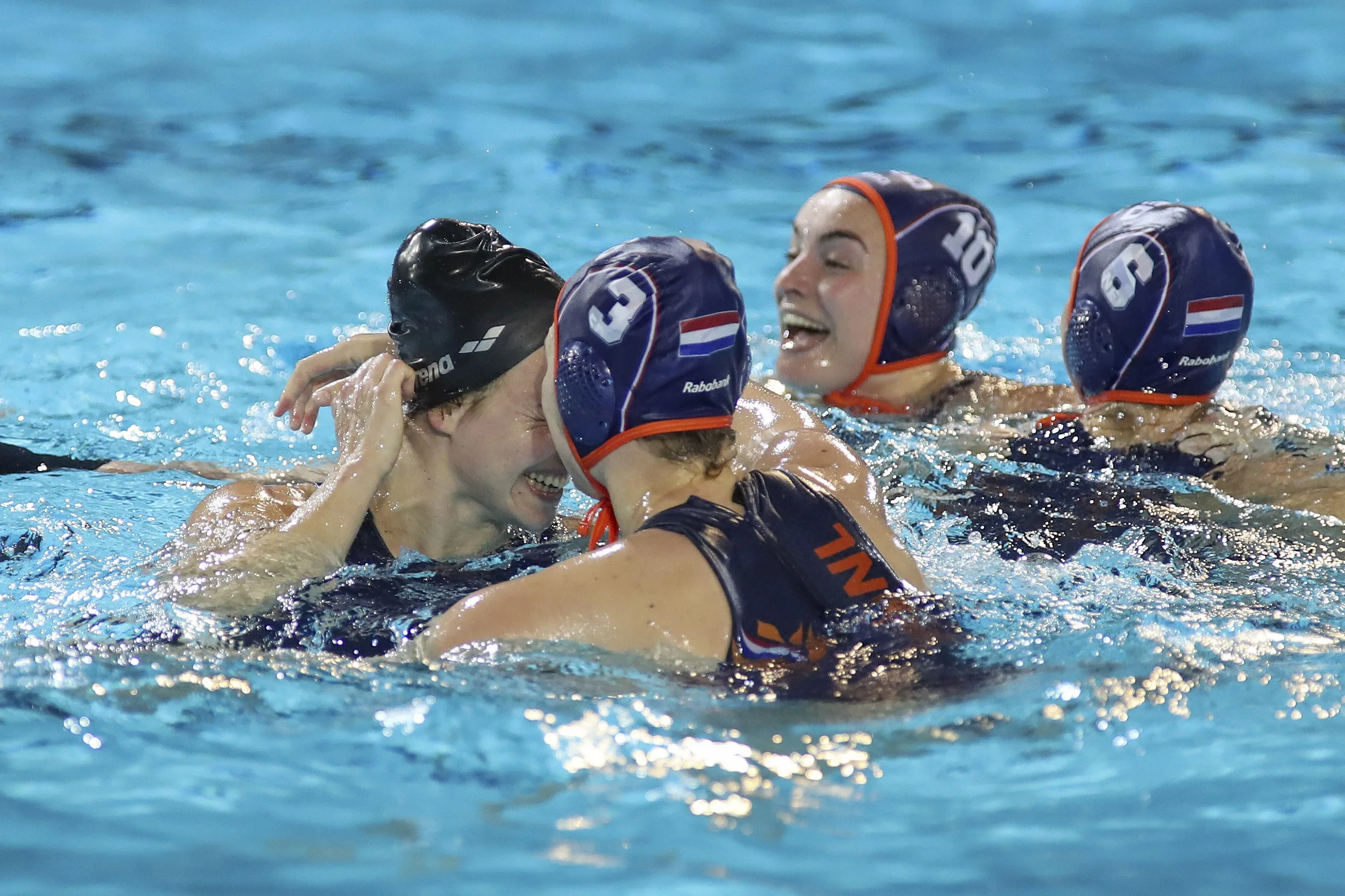Oranje waterpolosters verslaan Hongarije en prolongeren EK-titel