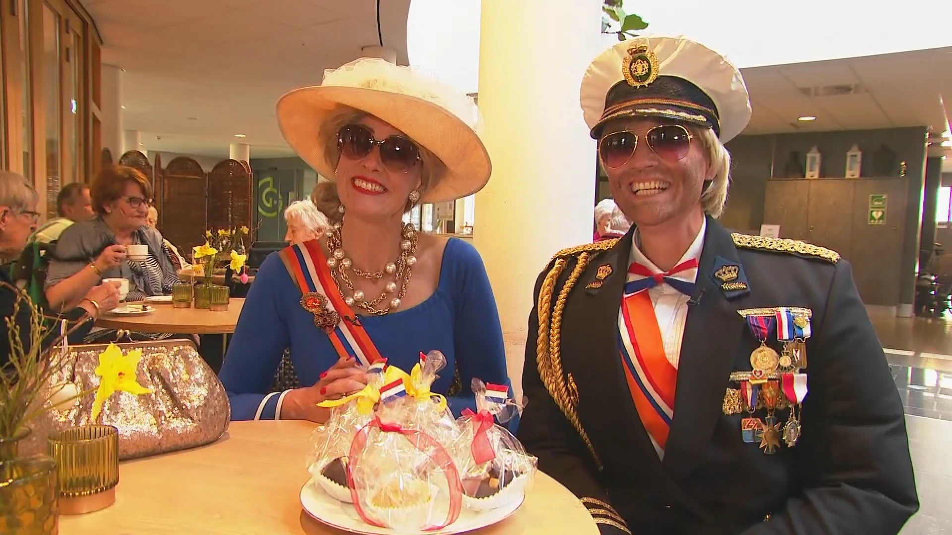 Zijn dat Wim-Lex en Máxima of zussen Jessyca en Matanja? Al 10 jaar dubbelgangers