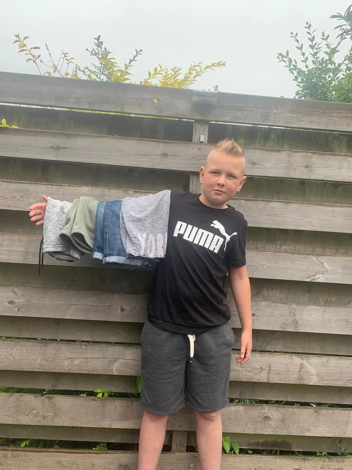 Thijs (10) loopt maandenlang in korte broek om geld in te zamelen voor het goede doel