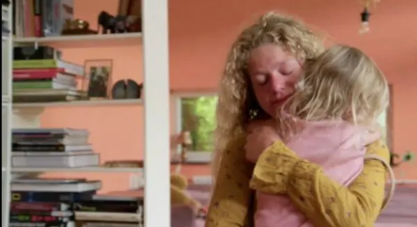 Kleine Ava (2) ontroert televisiekijkend Nederland in Over Mijn Lijk: 'Niet huilen mama'