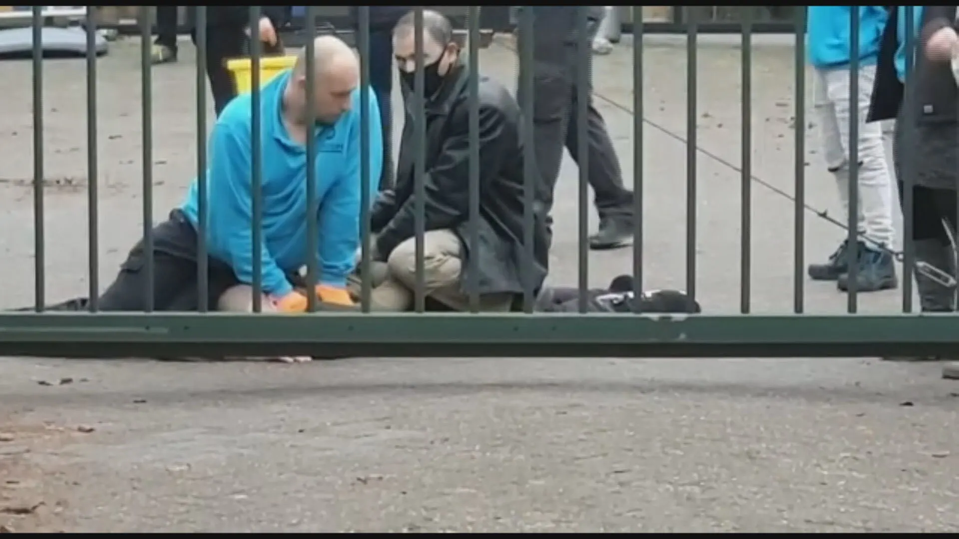 Personeel en klanten Limburgse kringloopwinkel overmeesteren gewapende overvaller