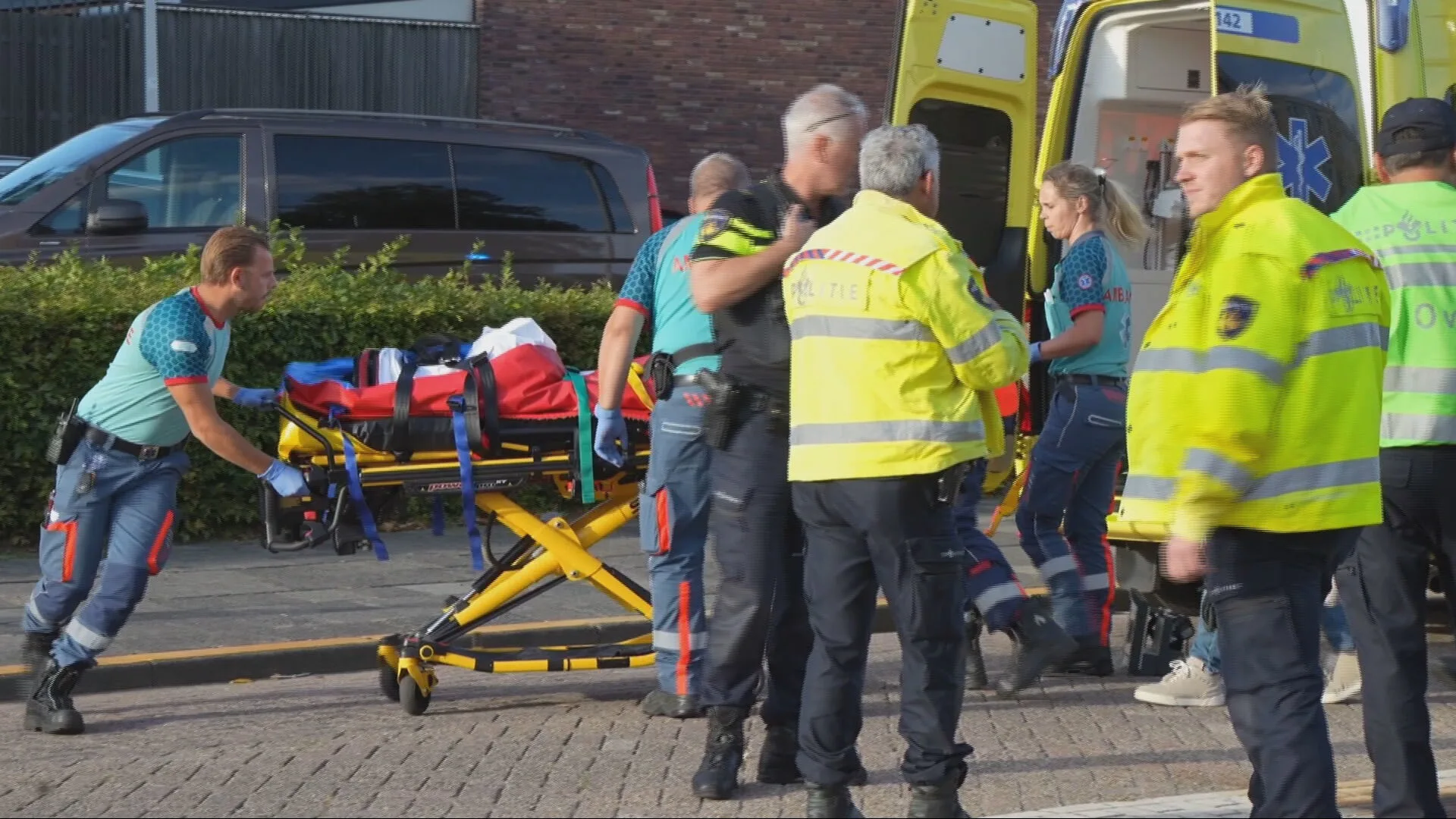 Kind (6) gewond naar ziekenhuis na aanrijding op zebrapad Rotterdam