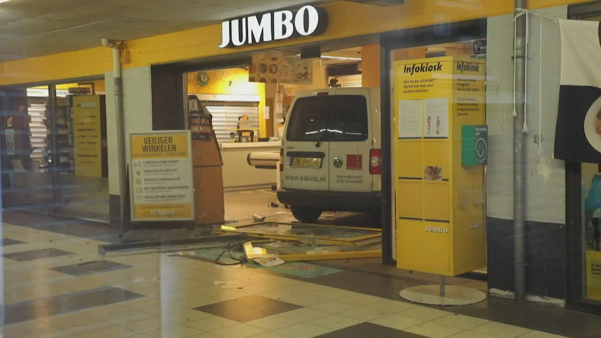Ramkraak op Jumbo in Haarlem, medewerkers al in winkel