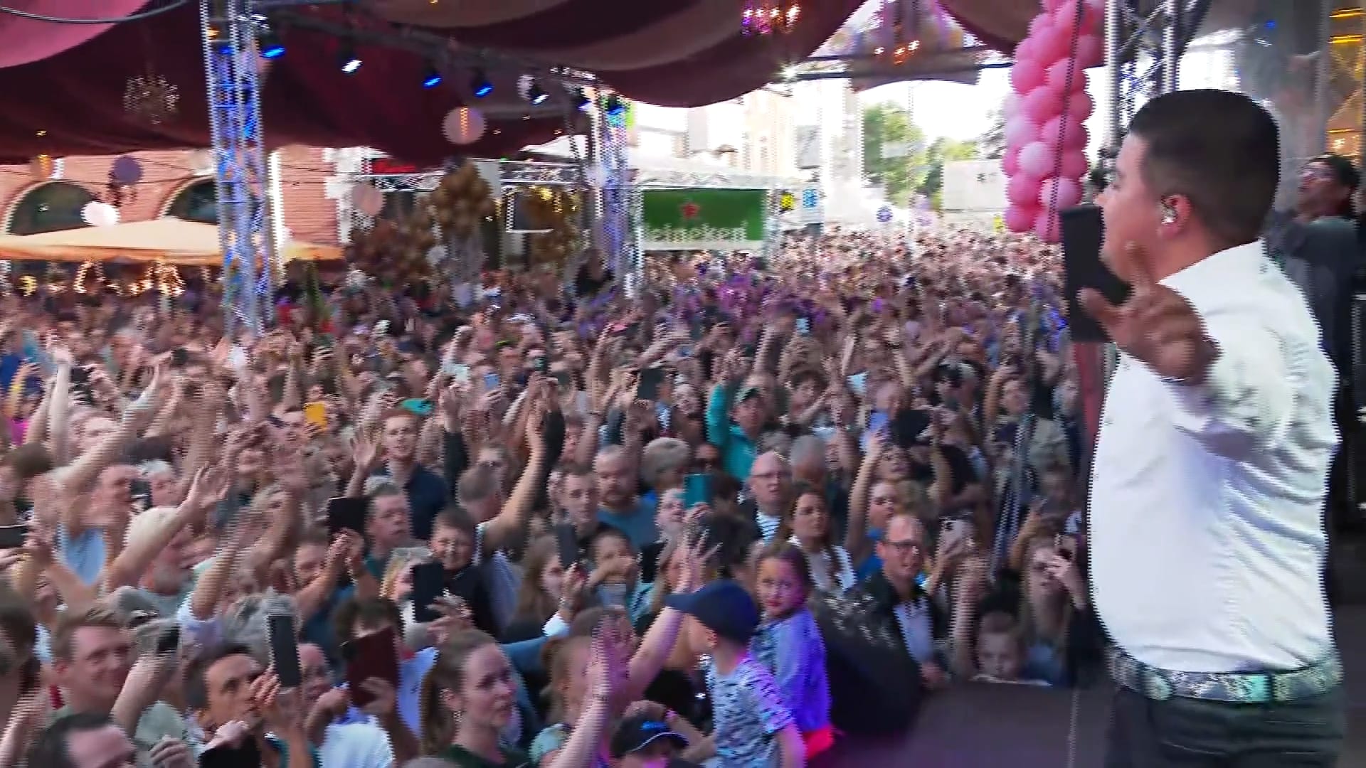 Kroegbaas belooft feest met Marco Schuitmaker en Mart Hoogkamer, maar 'artiesten zijn helemaal niet geboekt'