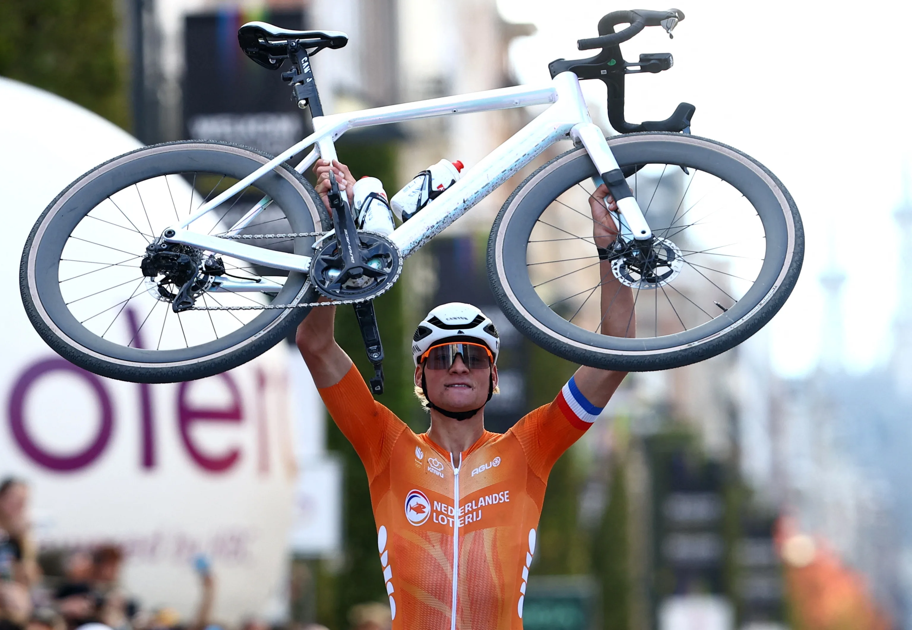 Mathieu van der Poel opnieuw wereldkampioen: dit keer op gravel