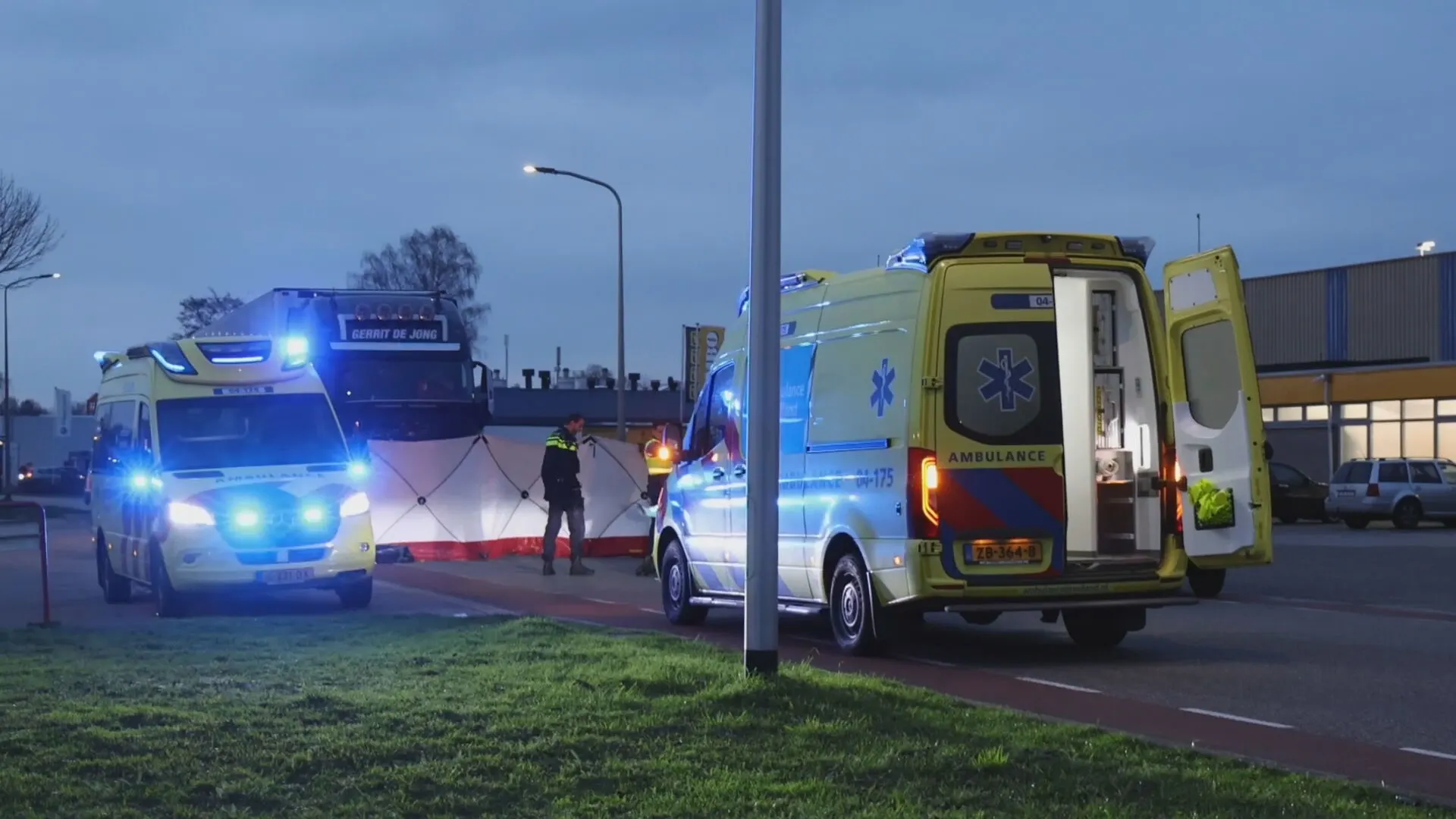 Fietser (71) omgekomen na aanrijding met vrachtwagen in Raalte