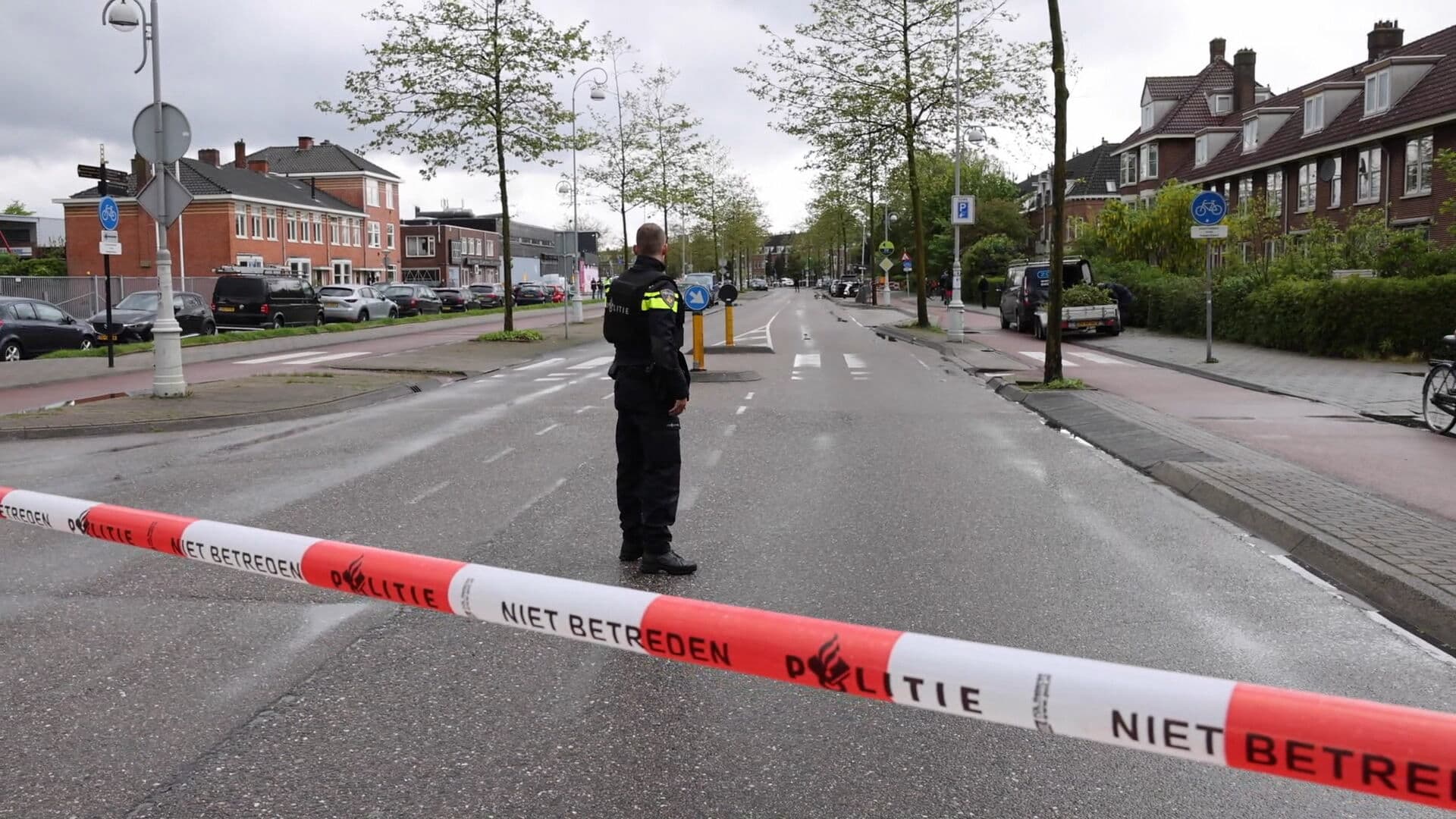 Verdachte overleden en zes aanhoudingen na 'bloedstollende' achtervolging na gewapende overval