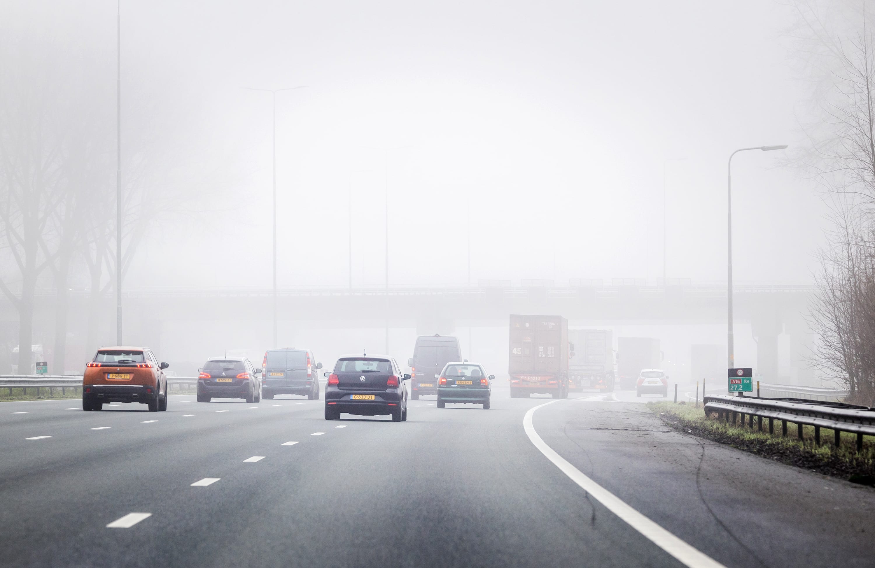 Verkeer gewaarschuwd: code geel door dichte mist