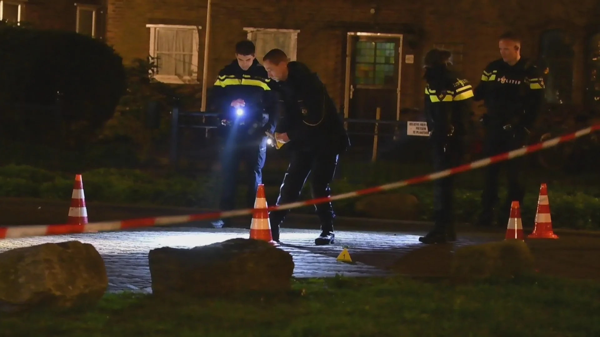 Politie onderzoekt schietpartij in Utrecht, verdachten nog voortvluchtig