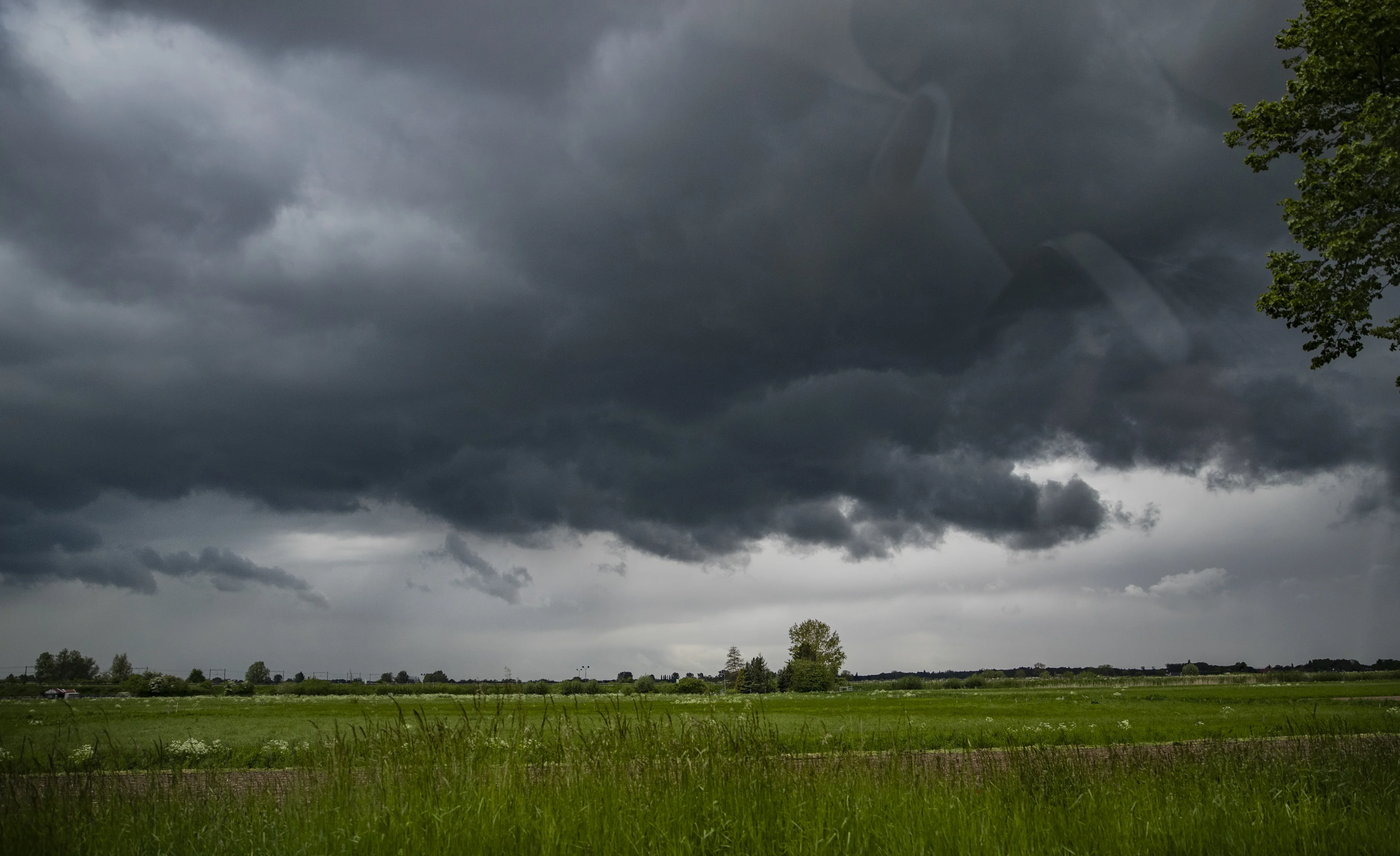 Code geel: meerdere boten Friese meren in problemen door zwaar onweer