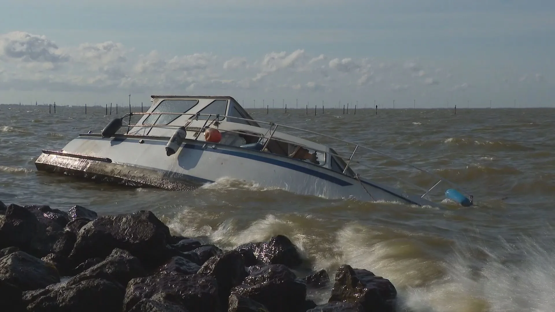 Bemanningsleden omgeslagen boot IJsselmeer zaten tijdens reddingsactie veilig thuis