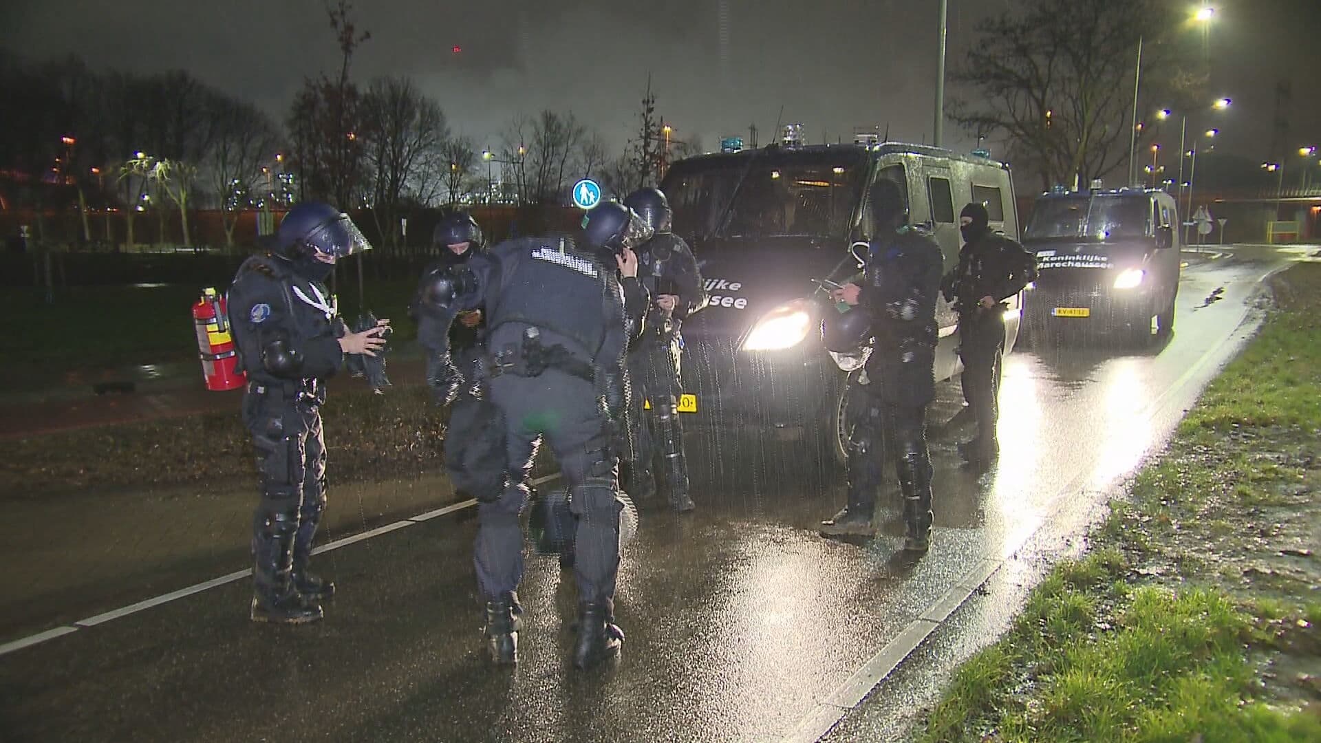 Burgemeester Stein boos over onrust rond avondklok: 'Het waren moedwillige rellen'