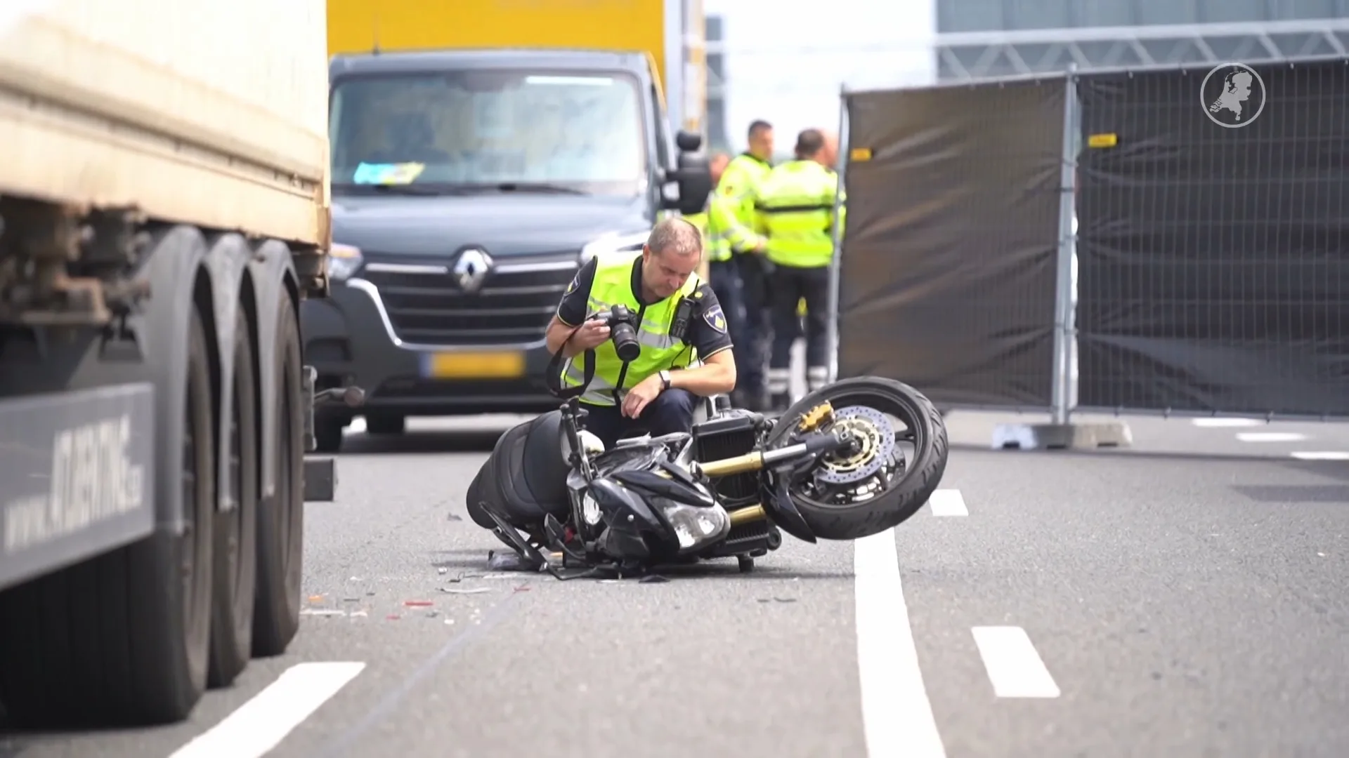 Motorrijder overlijdt bij ongeluk met vrachtwagen op A15